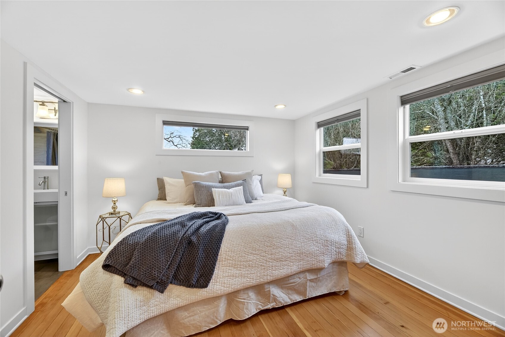 3528 SW 98th Street , Seattle, WA 98126