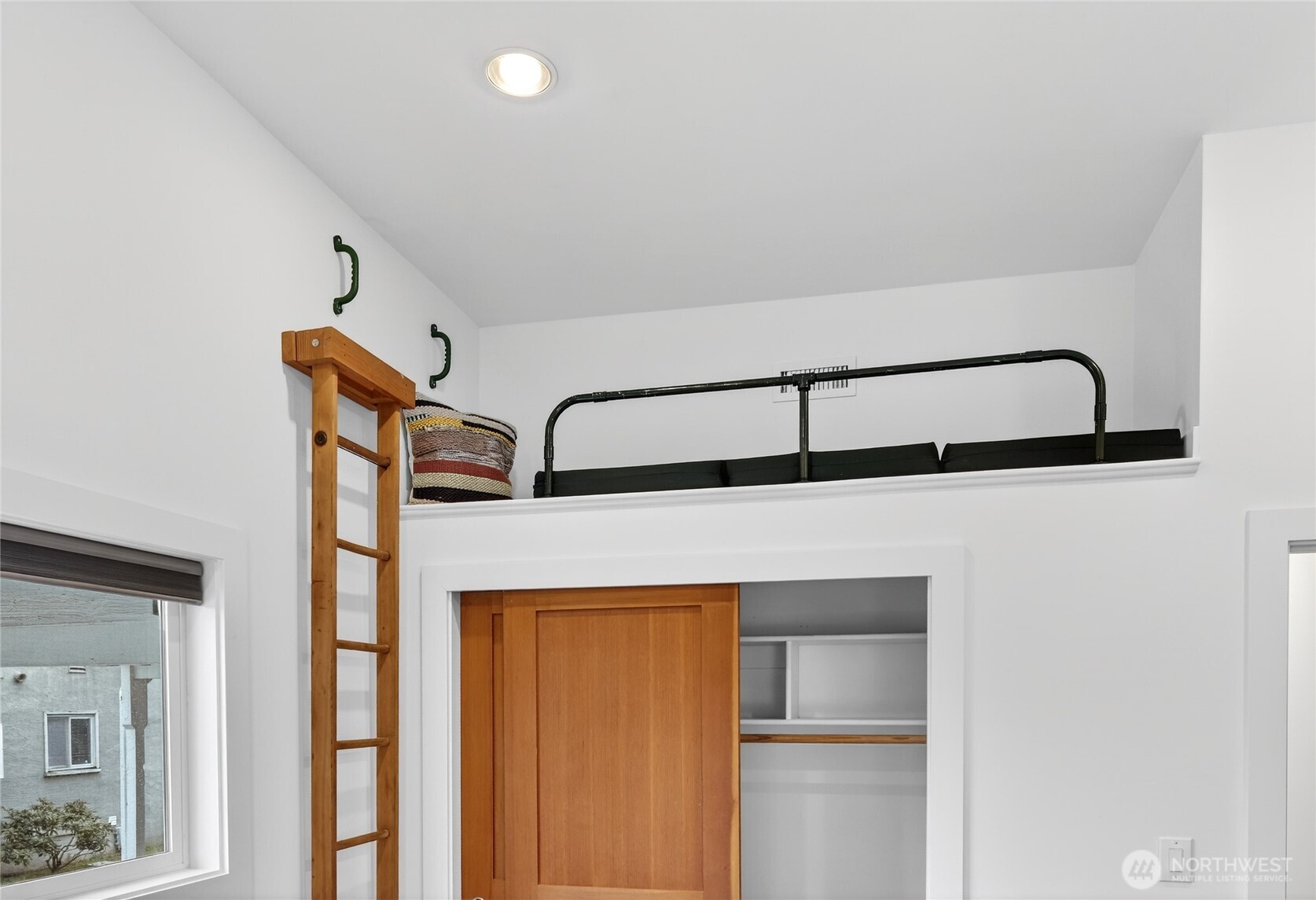 3528 SW 98th Street , Seattle, WA 98126