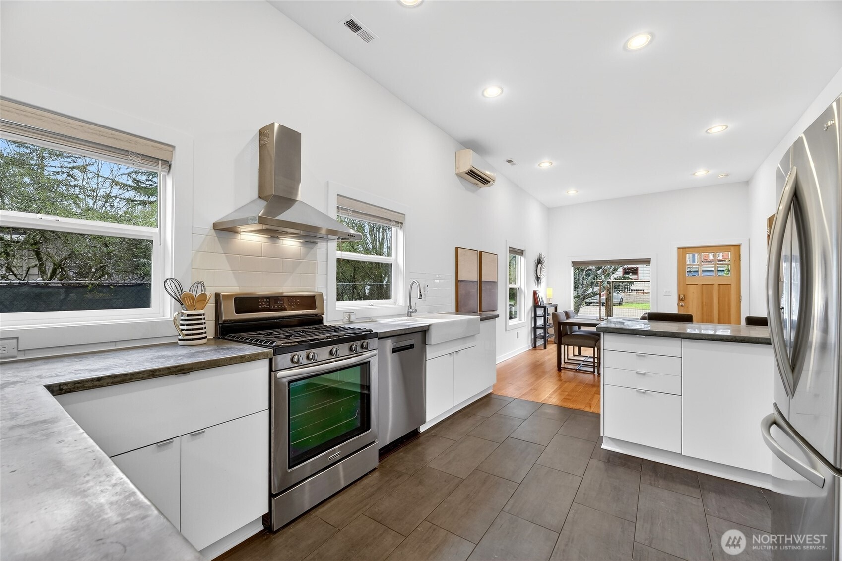 3528 SW 98th Street , Seattle, WA 98126