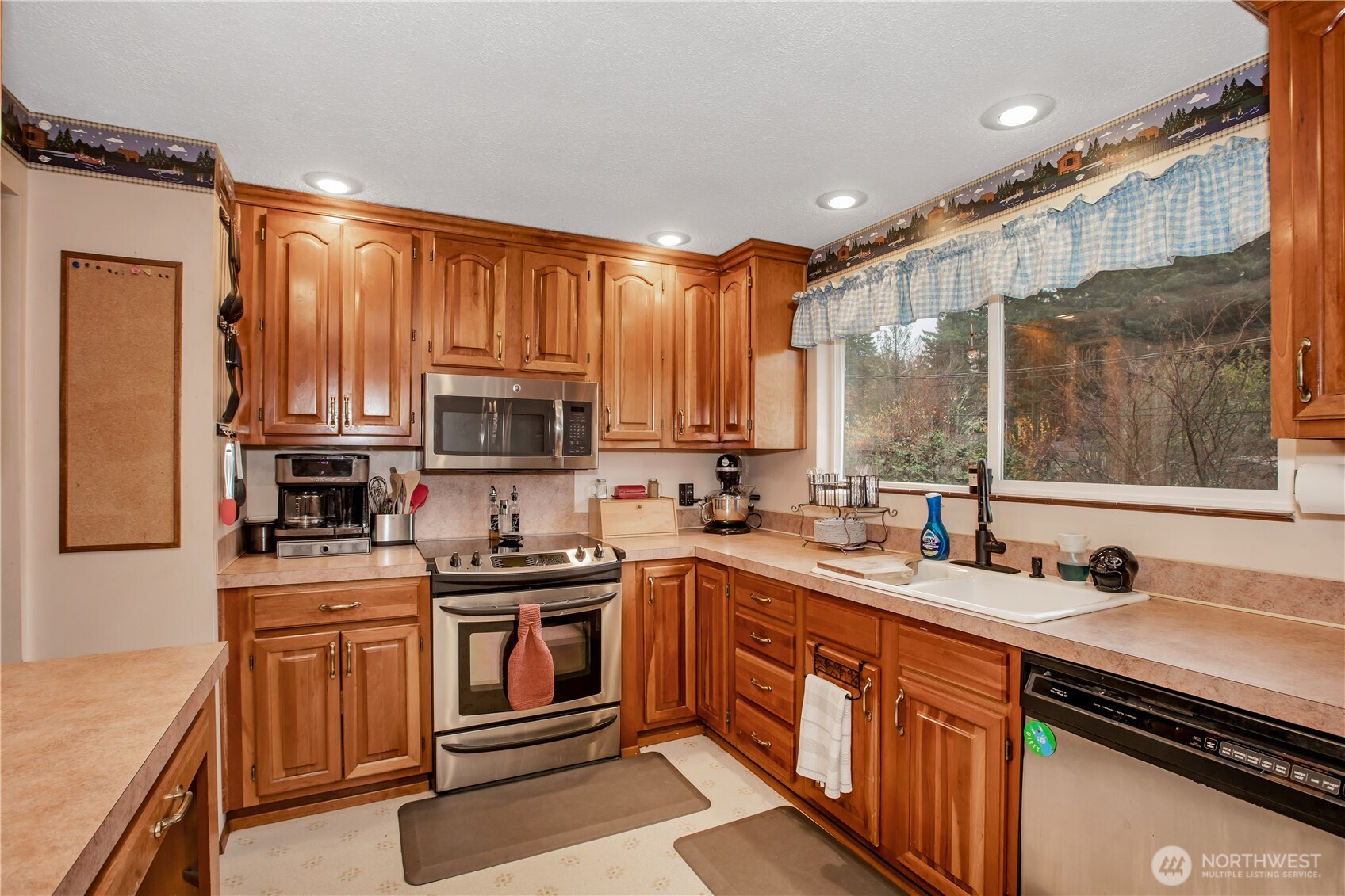 126 Hawthorn Lane , Shelton, WA 98584