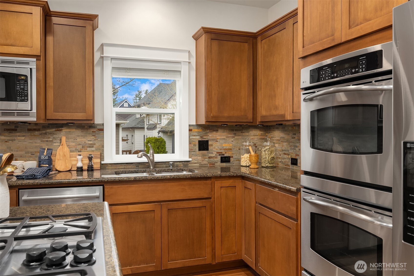 2073 NE Noble Street , Issaquah, WA 98029