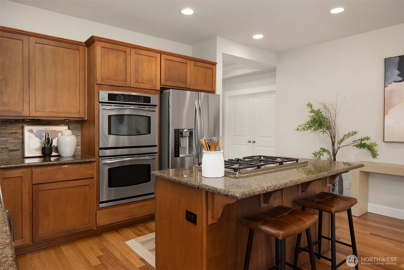 2073 NE Noble Street , Issaquah, WA 98029