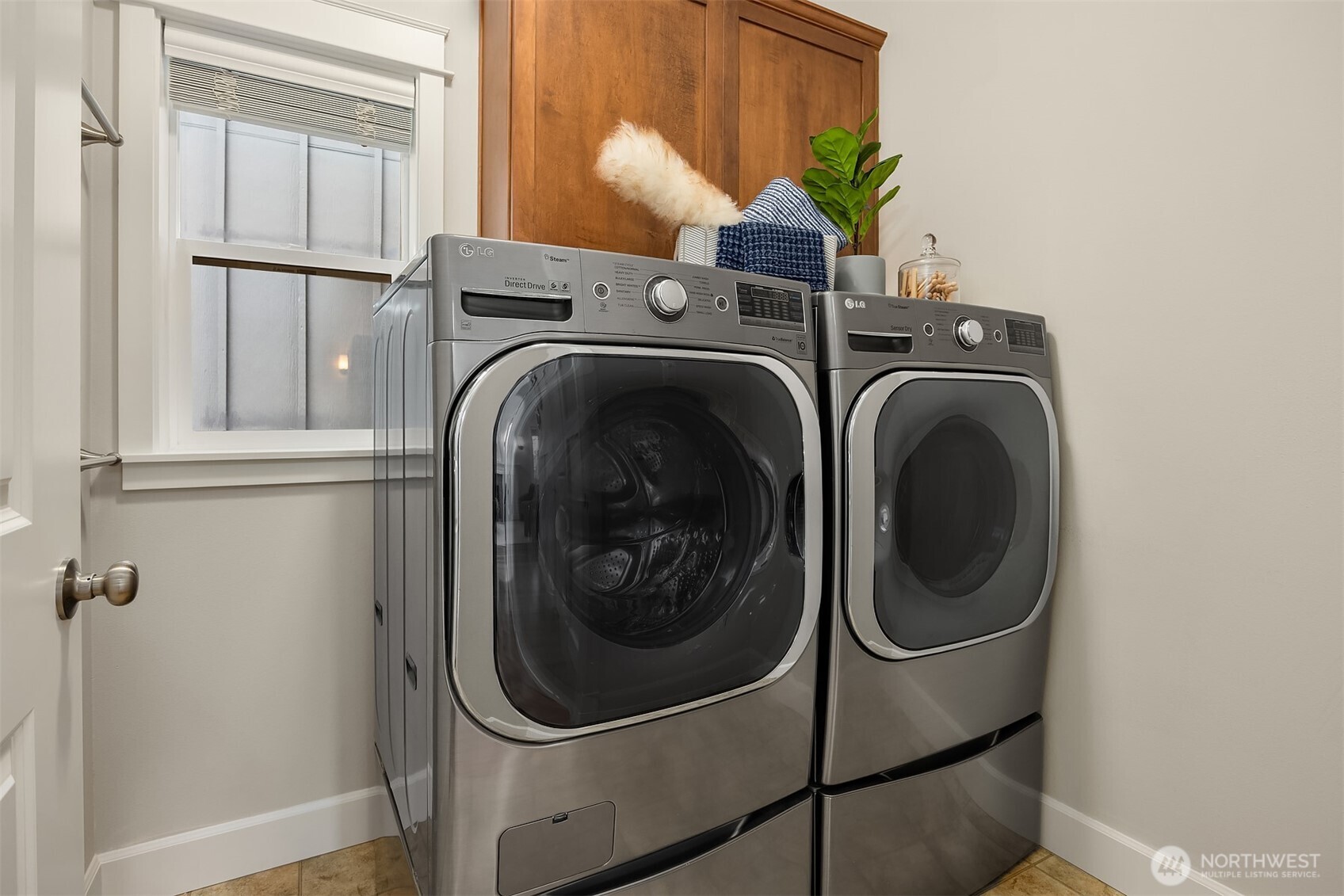 2073 NE Noble Street , Issaquah, WA 98029