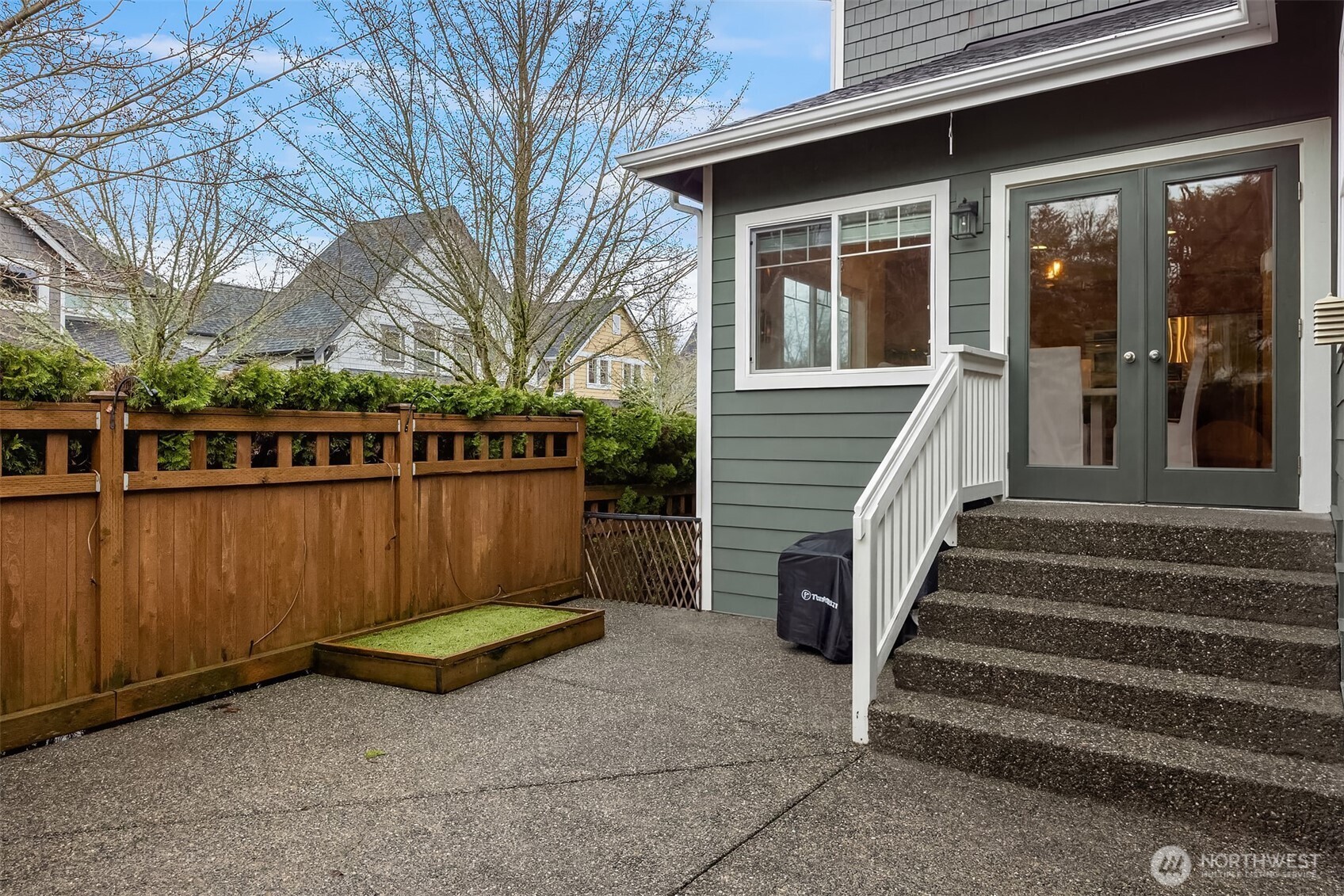2073 NE Noble Street , Issaquah, WA 98029
