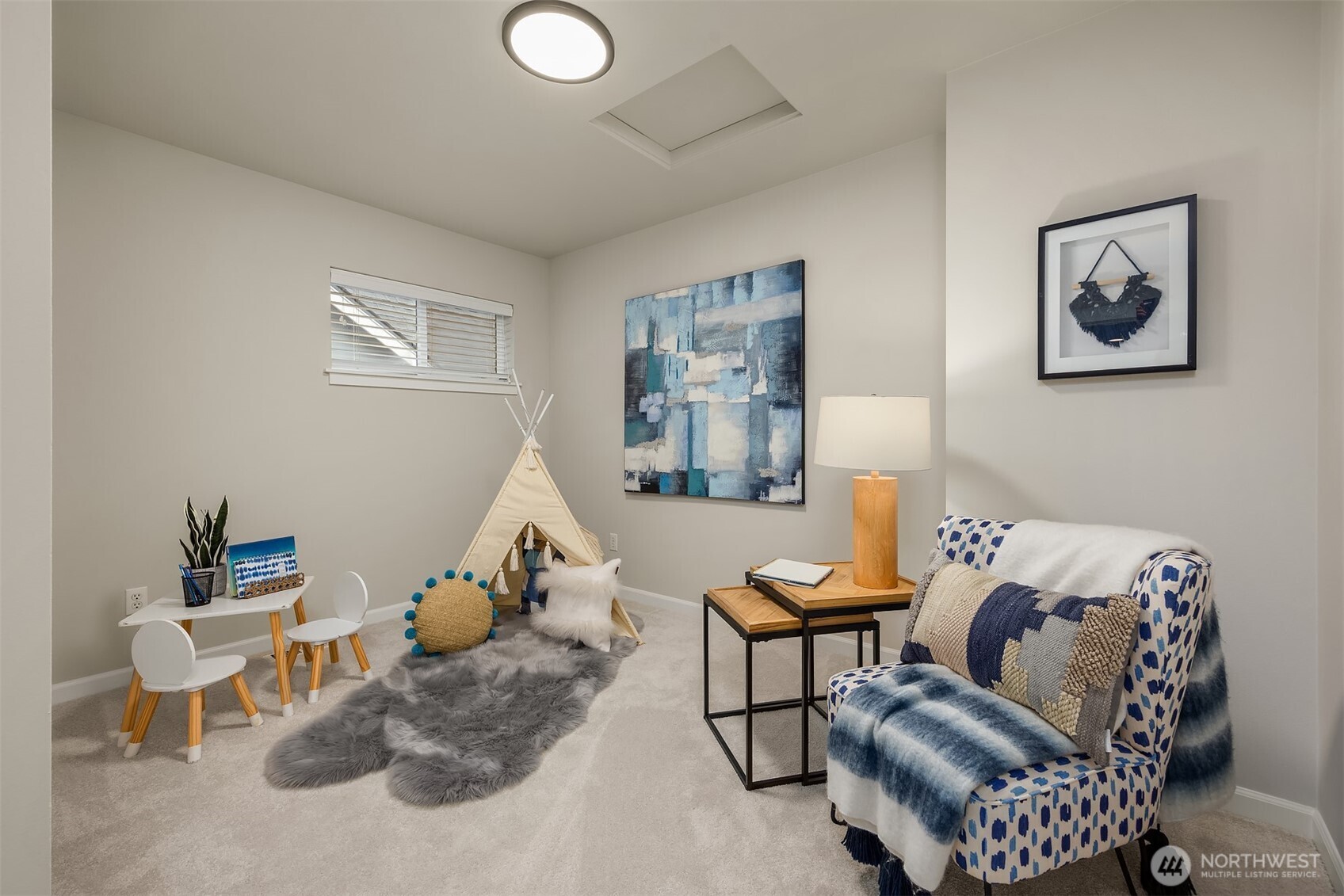 2073 NE Noble Street , Issaquah, WA 98029