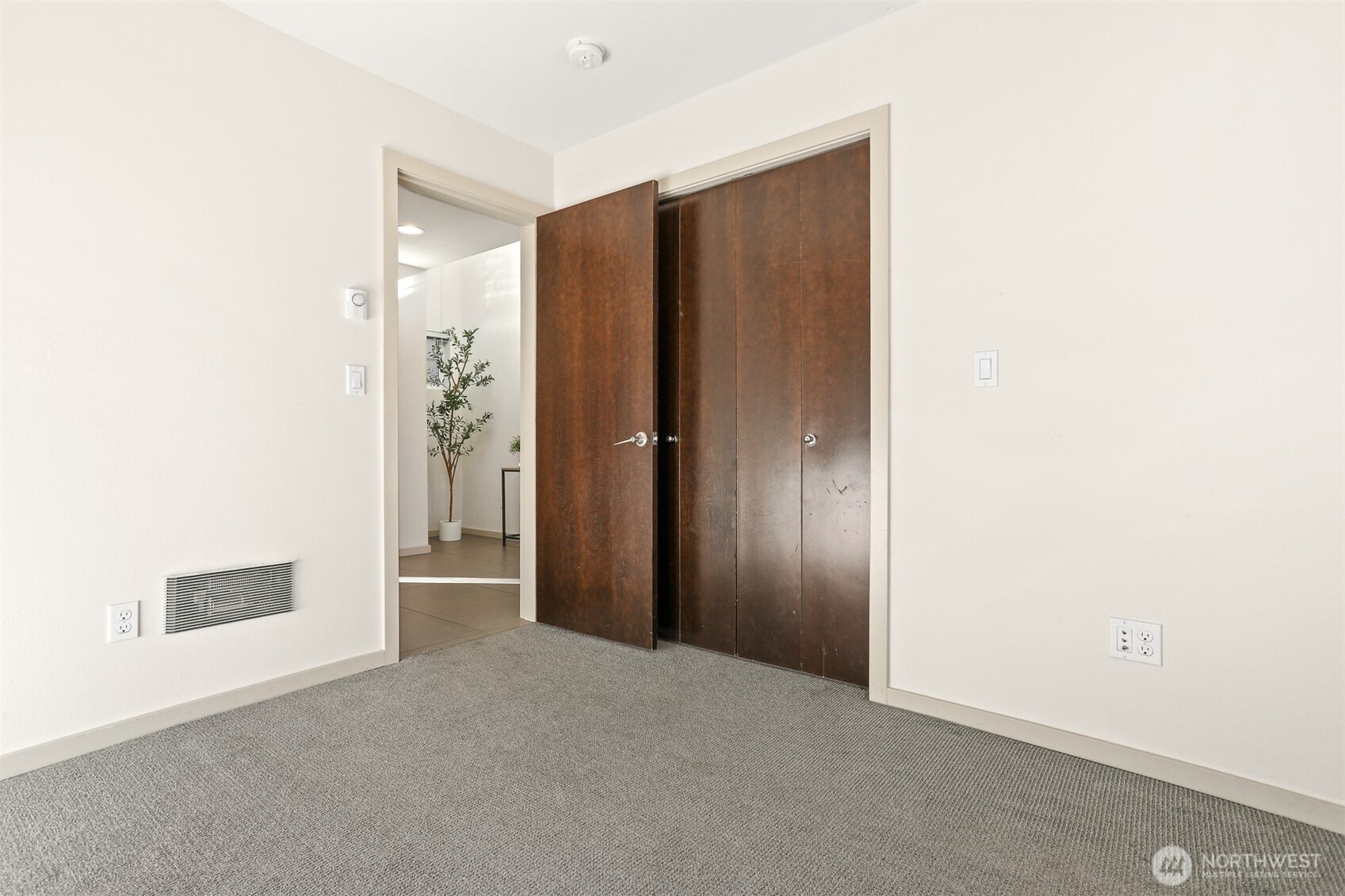 2426 B NW 64th , Seattle, WA 98107