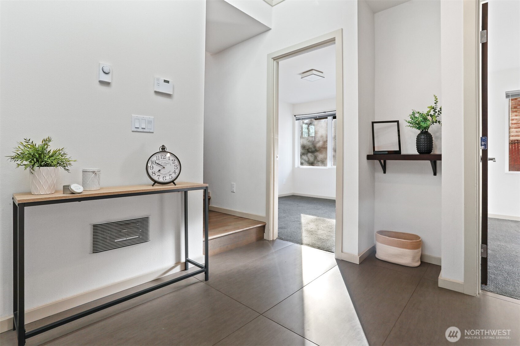 2426 B NW 64th , Seattle, WA 98107