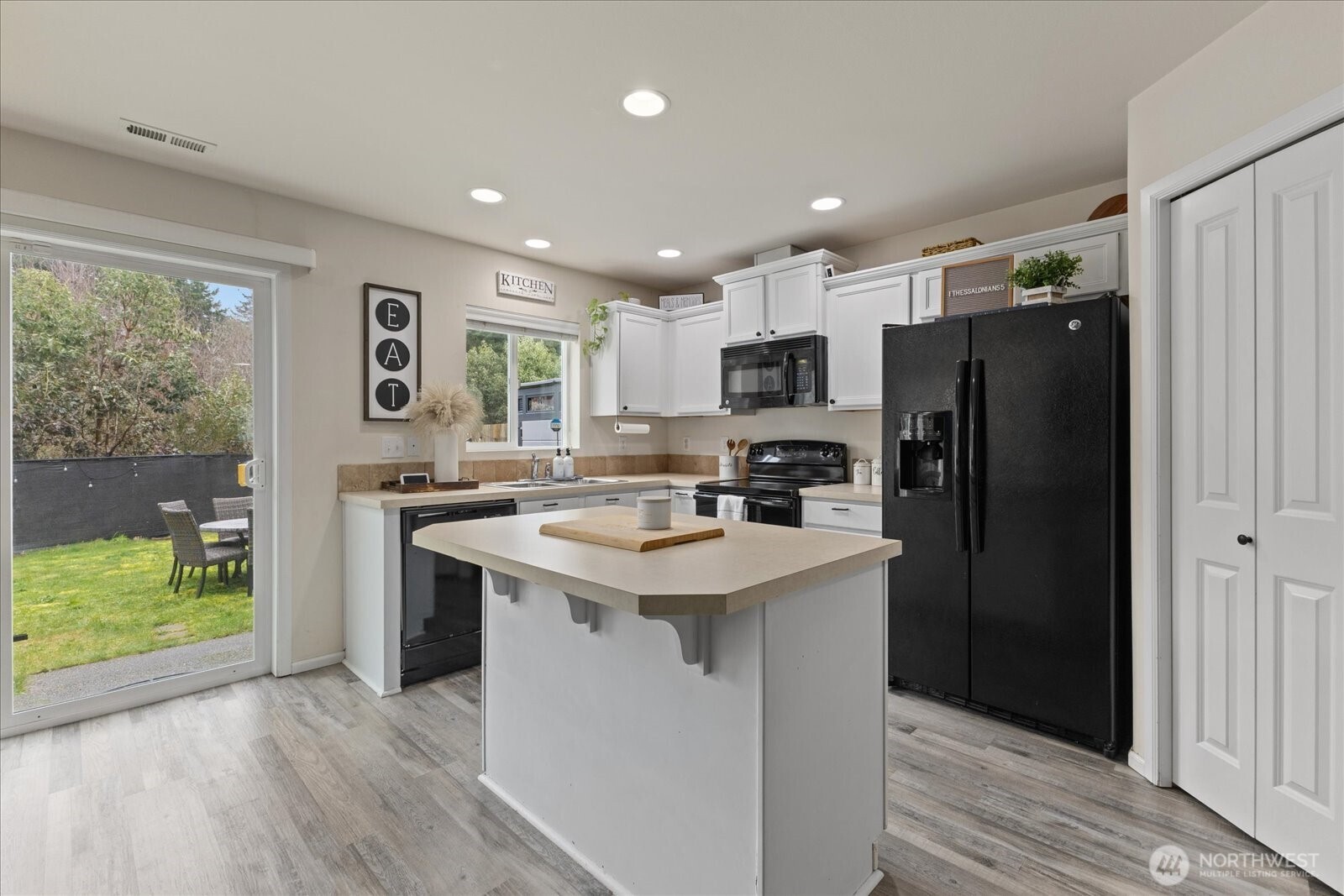 4405 E Roosevelt Avenue , Tacoma, WA 98404