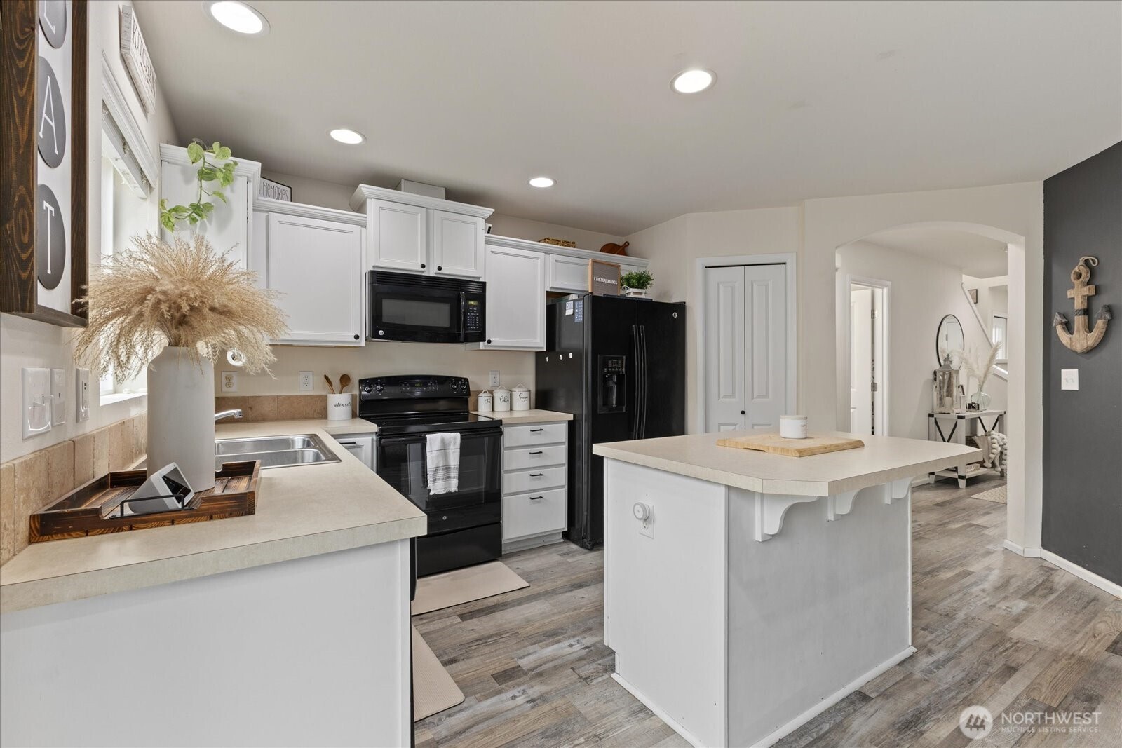 4405 E Roosevelt Avenue , Tacoma, WA 98404