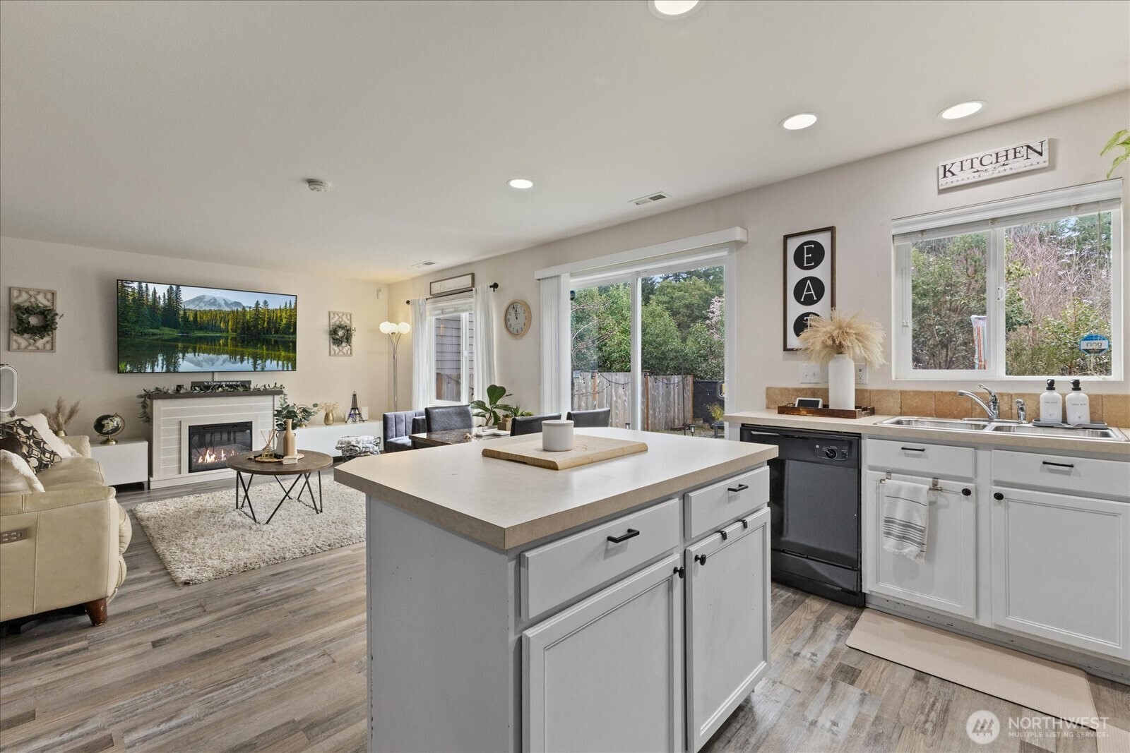 4405 E Roosevelt Avenue , Tacoma, WA 98404
