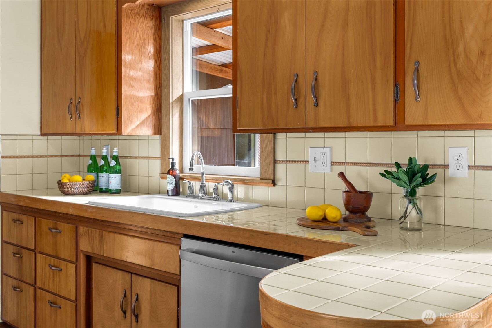 2627 N Highland Street , Tacoma, WA 98407