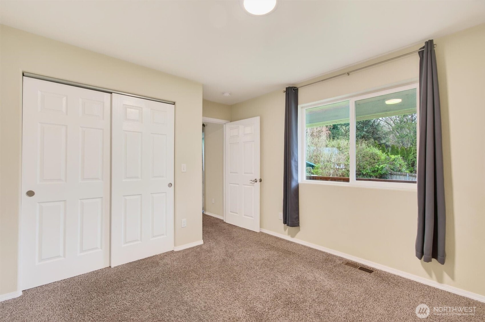 2926 37th Avenue , Longview, WA 98632