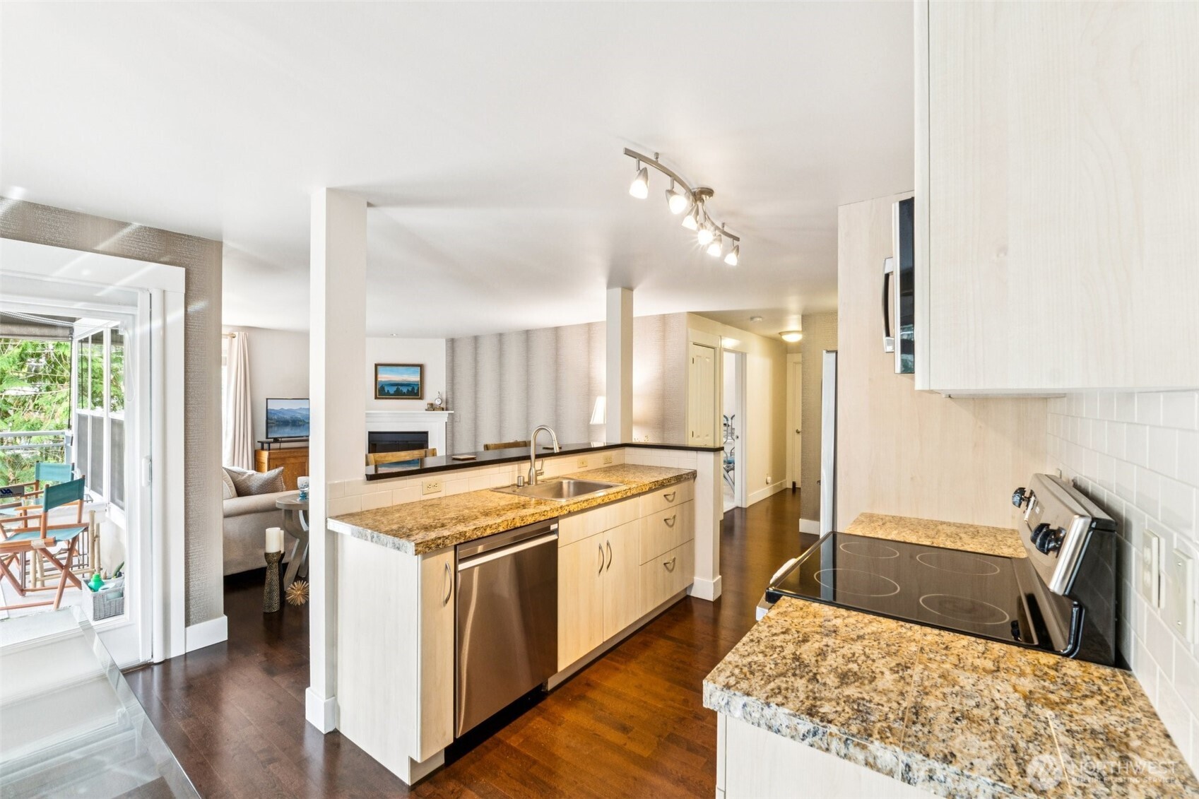 22910 90th Avenue W #B201, Edmonds, WA 98026