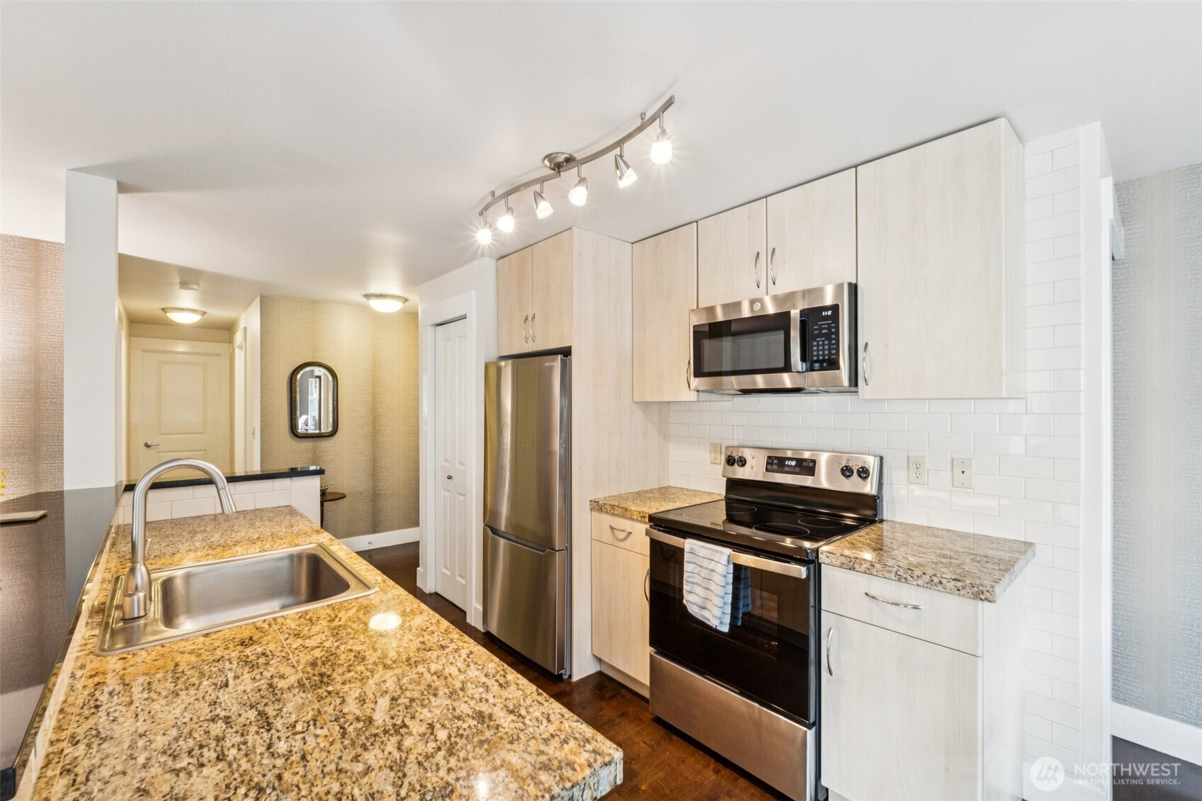 22910 90th Avenue W #B201, Edmonds, WA 98026