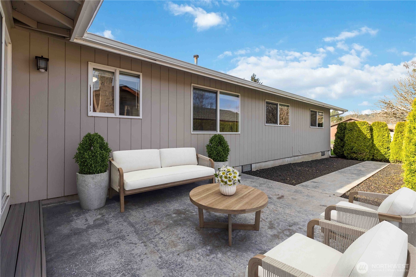 1 Independence Court , Longview, WA 98632