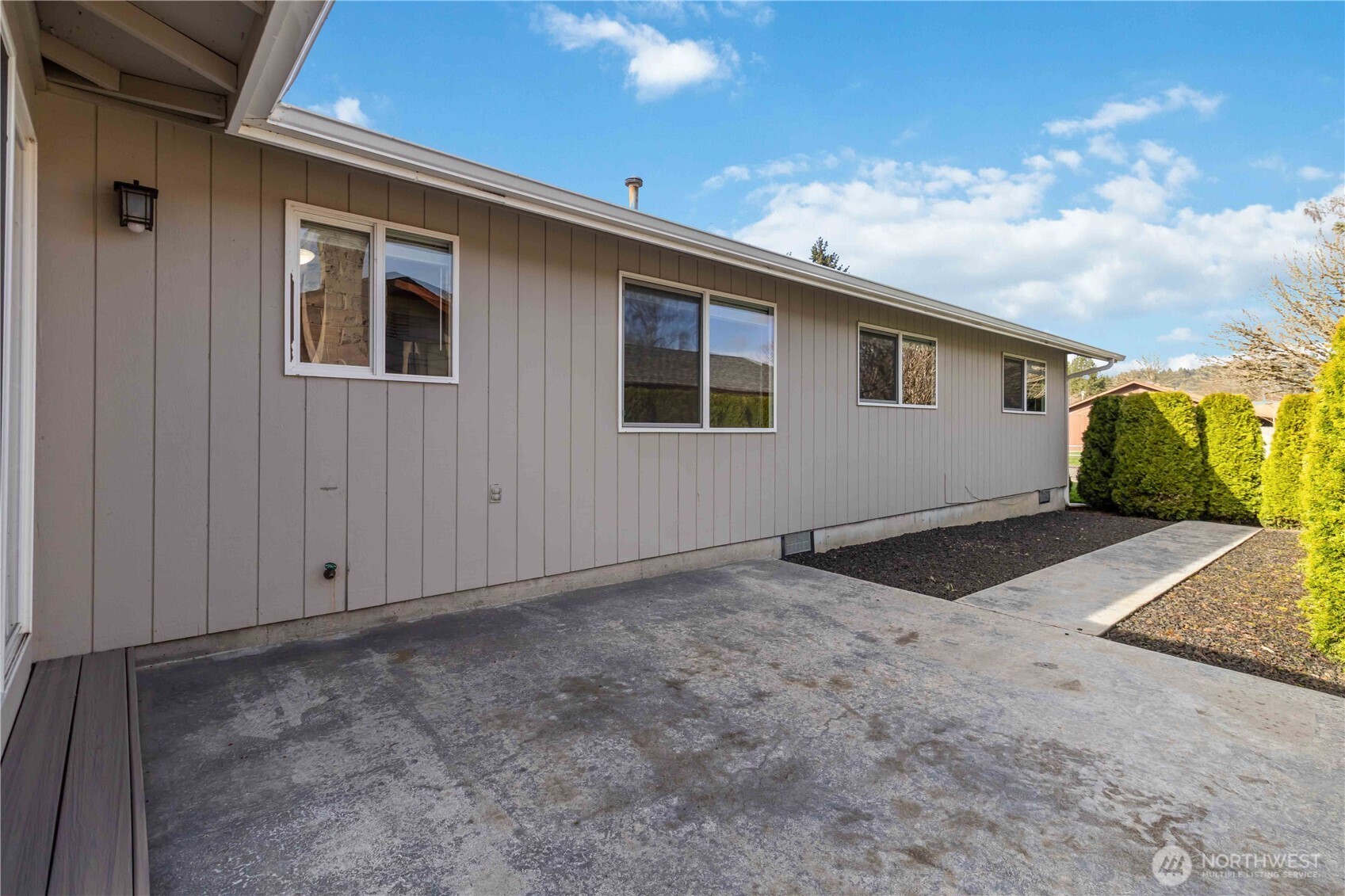 1 Independence Court , Longview, WA 98632