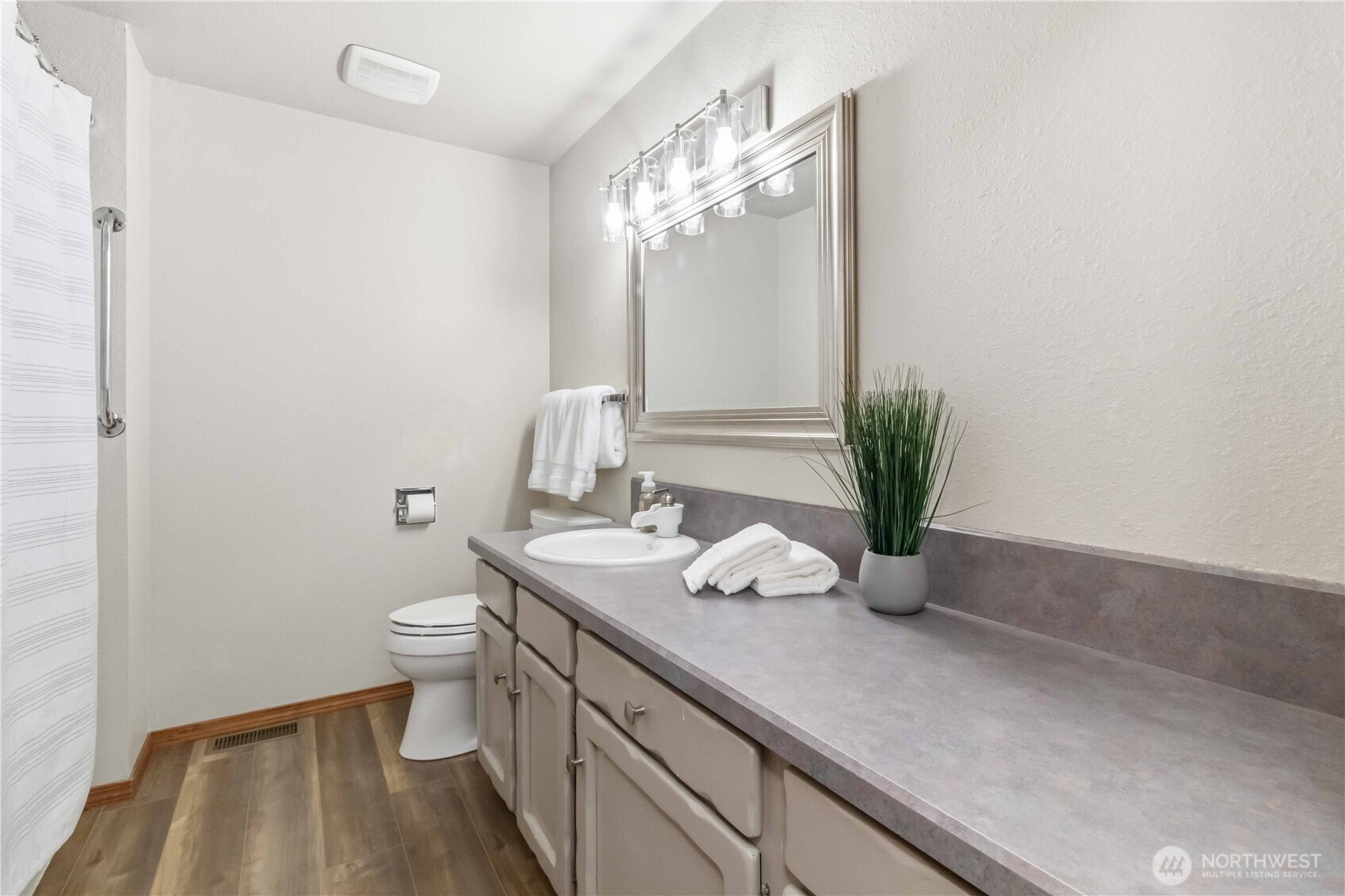 1 Independence Court , Longview, WA 98632