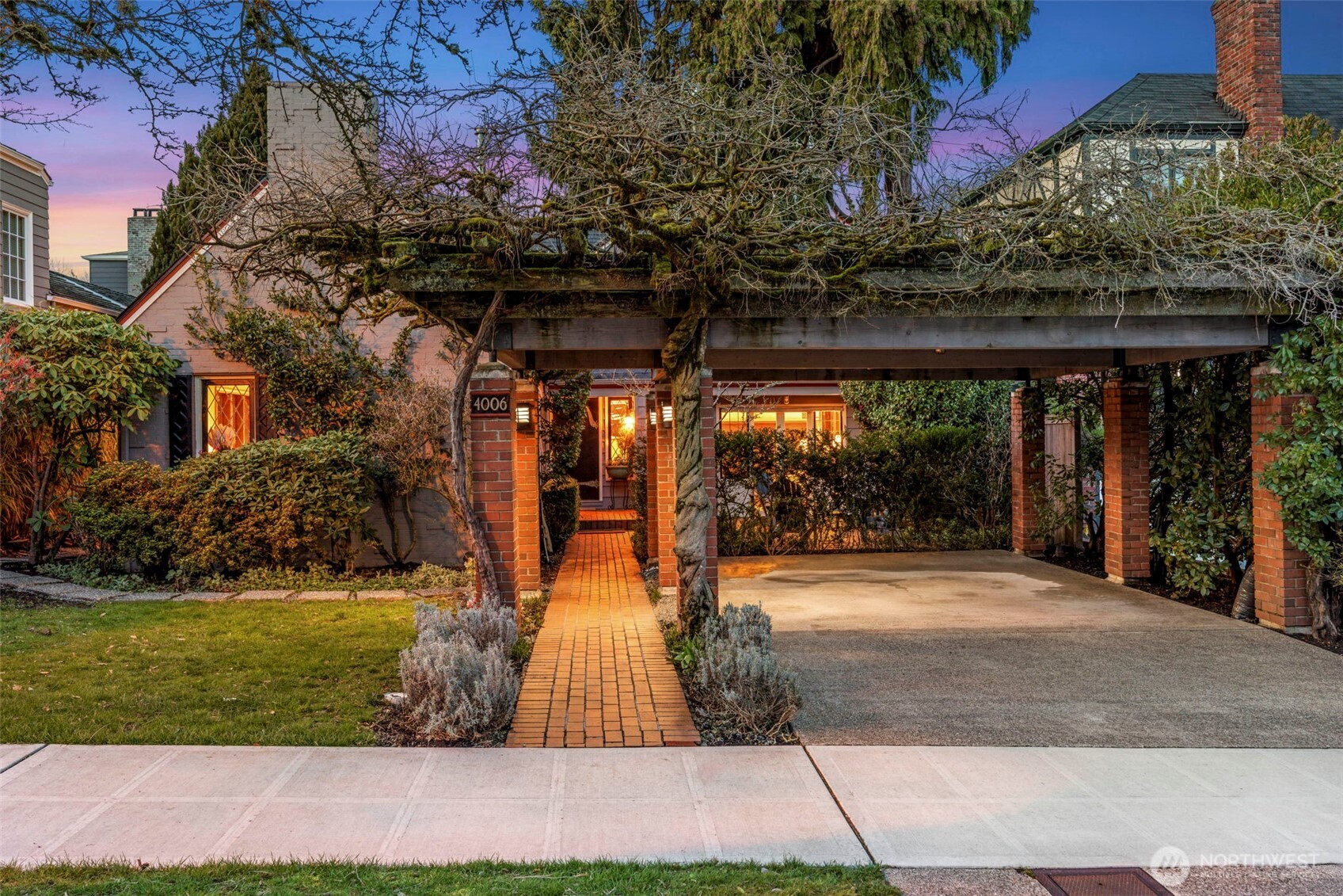 4006 NE 38th Street , Seattle, WA 98105