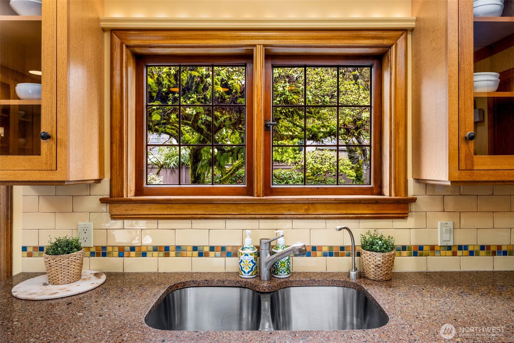 4006 NE 38th Street , Seattle, WA 98105