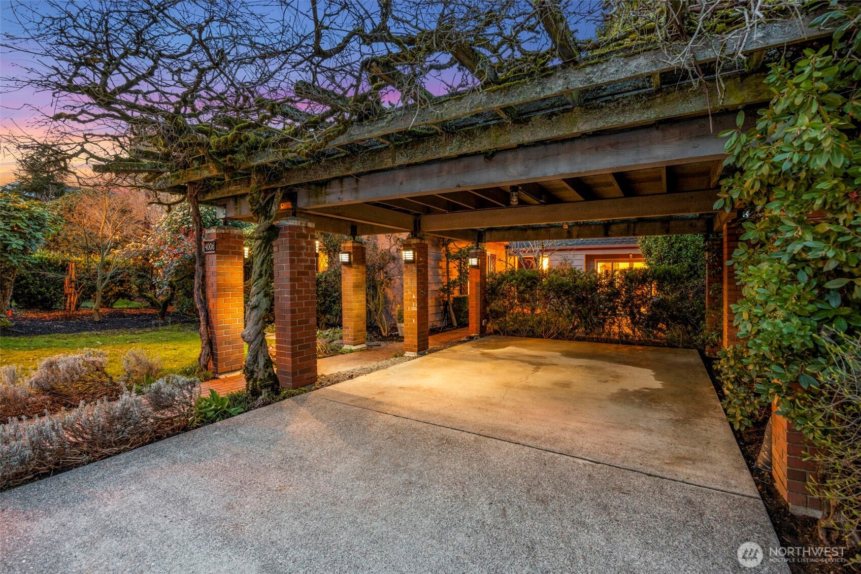 4006 NE 38th Street , Seattle, WA 98105