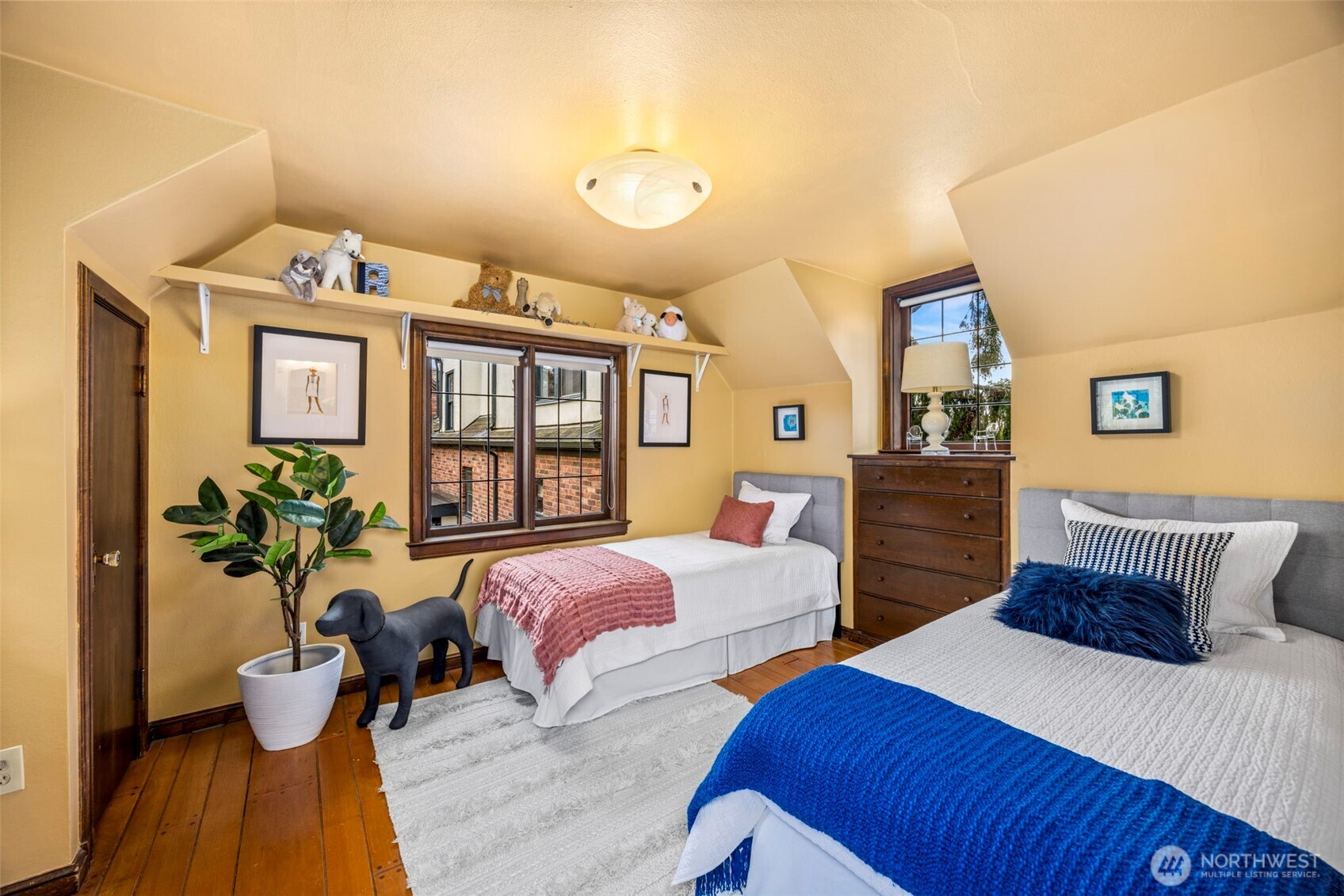 4006 NE 38th Street , Seattle, WA 98105