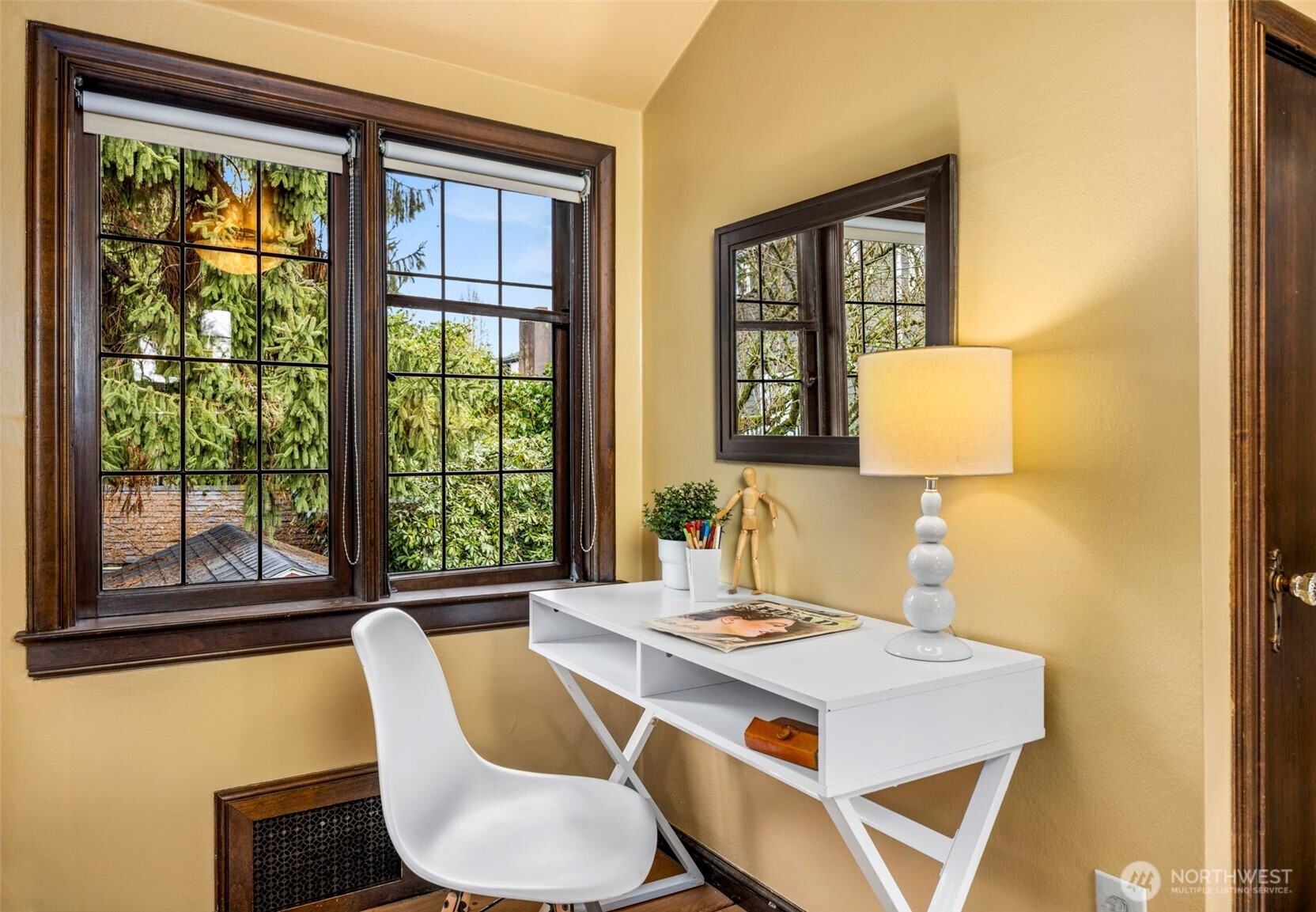 4006 NE 38th Street , Seattle, WA 98105