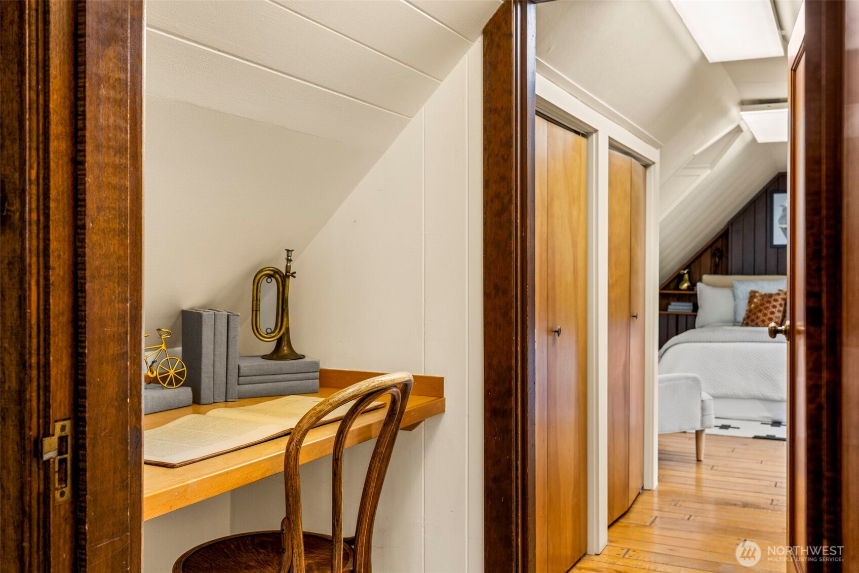 4006 NE 38th Street , Seattle, WA 98105