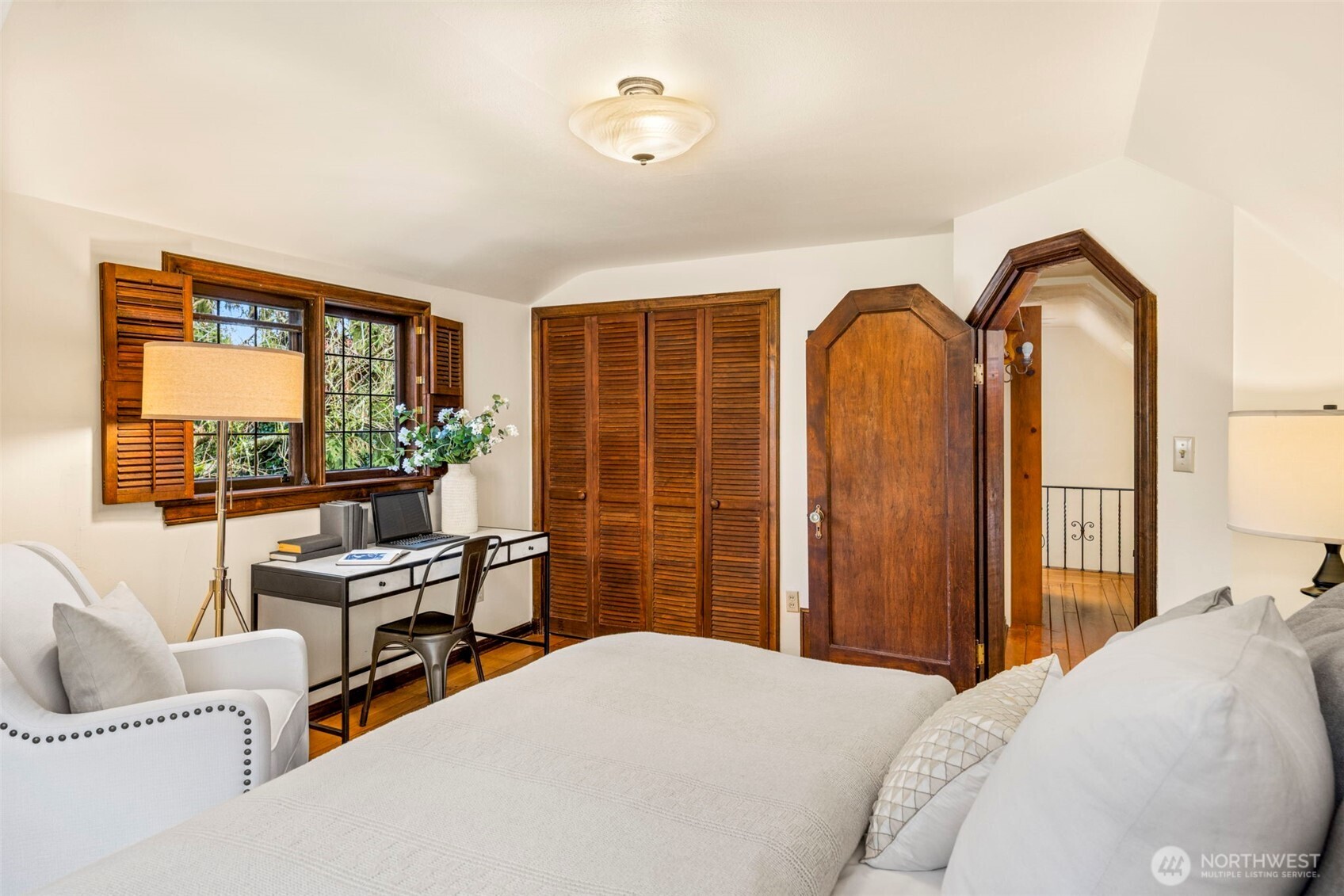 4006 NE 38th Street , Seattle, WA 98105