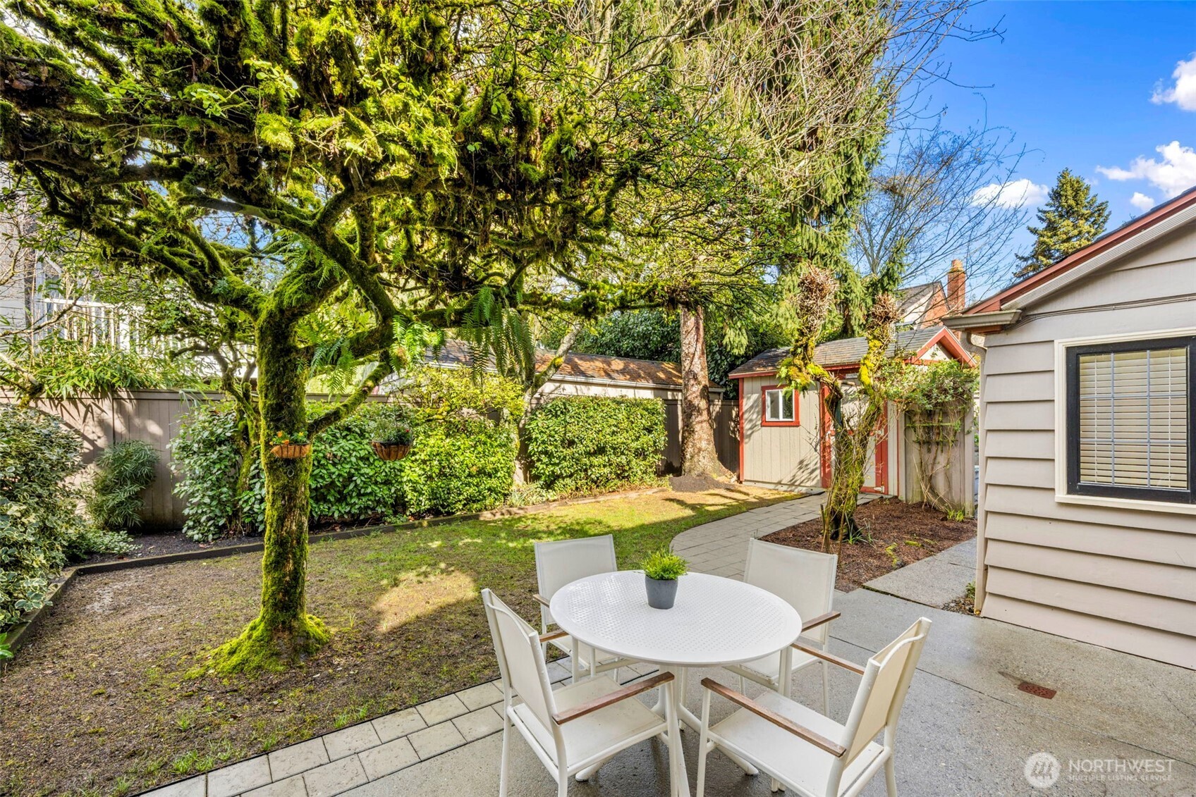 4006 NE 38th Street , Seattle, WA 98105