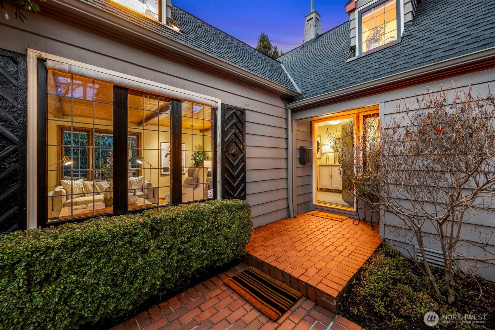 4006 NE 38th Street , Seattle, WA 98105