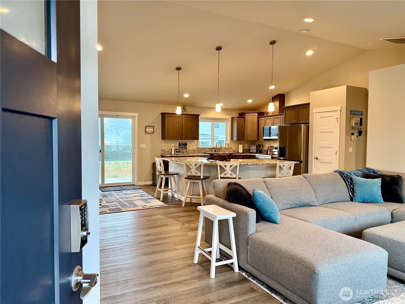 354 Sand Dune Avenue NW, Ocean Shores, WA 98569