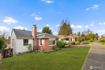 4731 49th Avenue NE, Seattle, WA 98105 - Photo 2