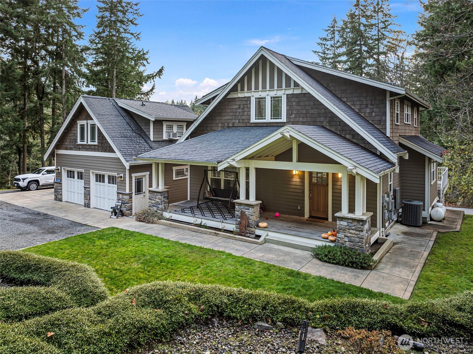 2300 NE Solar View Court , Poulsbo, WA 98370