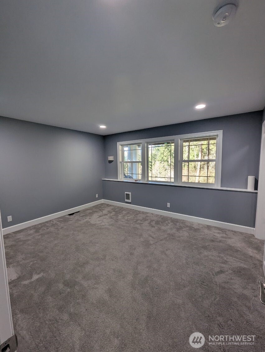 2300 NE Solar View Court , Poulsbo, WA 98370