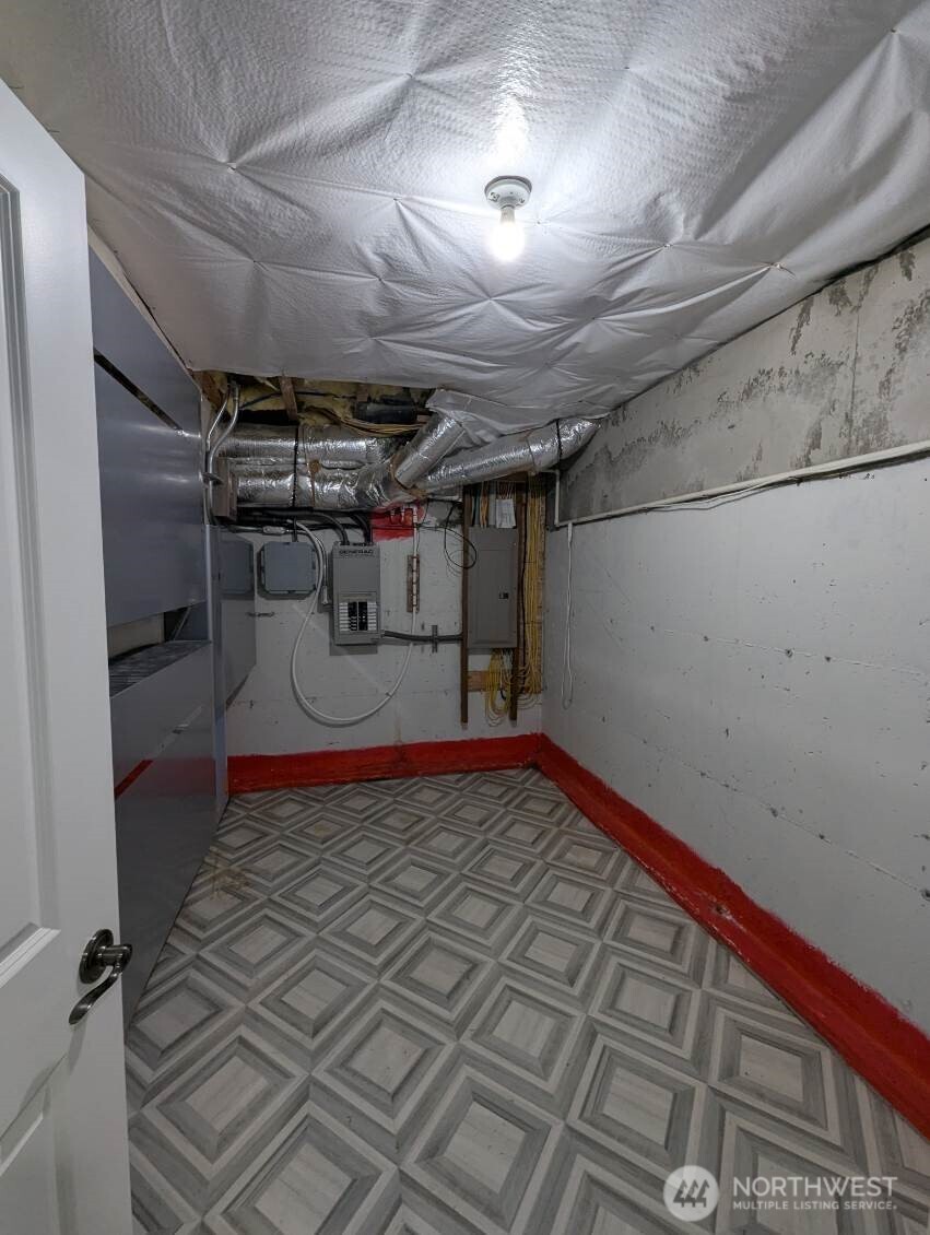 2300 NE Solar View Court , Poulsbo, WA 98370