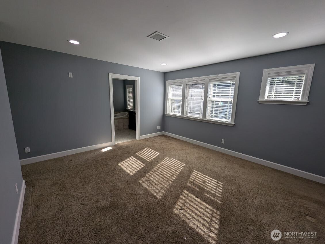 2300 NE Solar View Court , Poulsbo, WA 98370