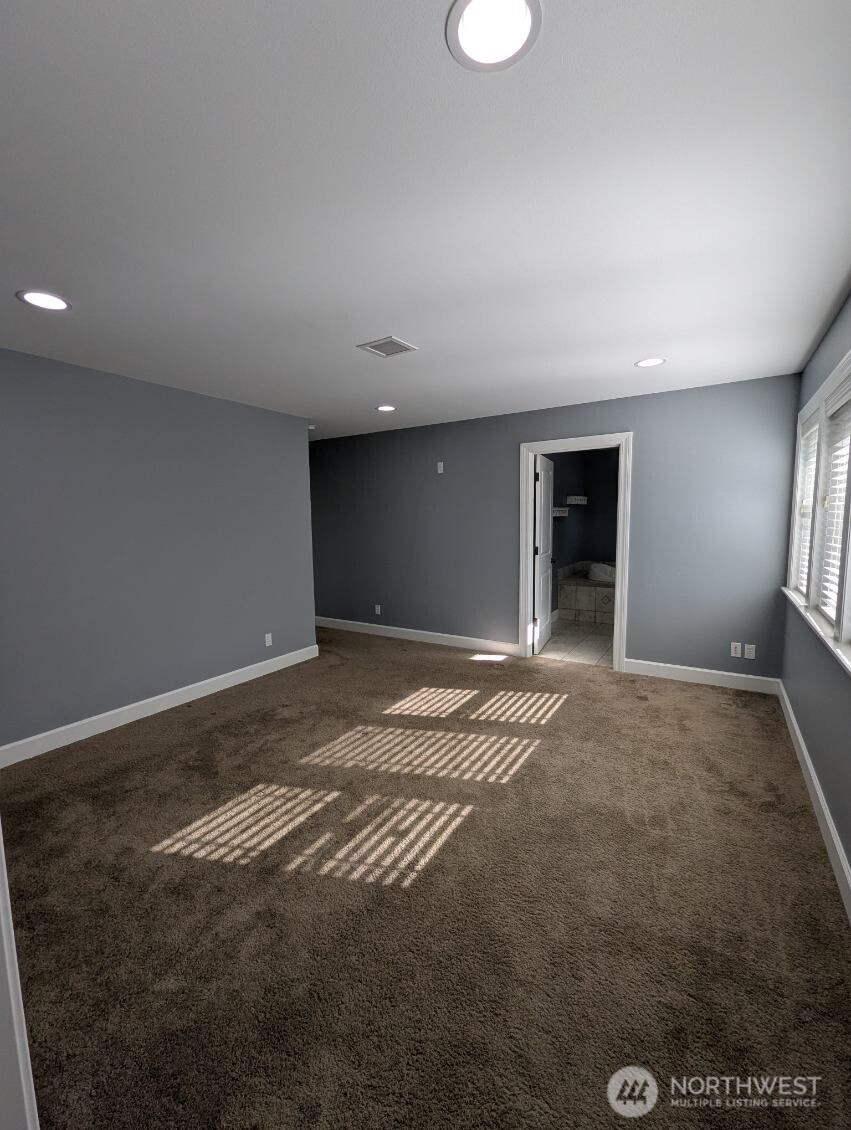 2300 NE Solar View Court , Poulsbo, WA 98370