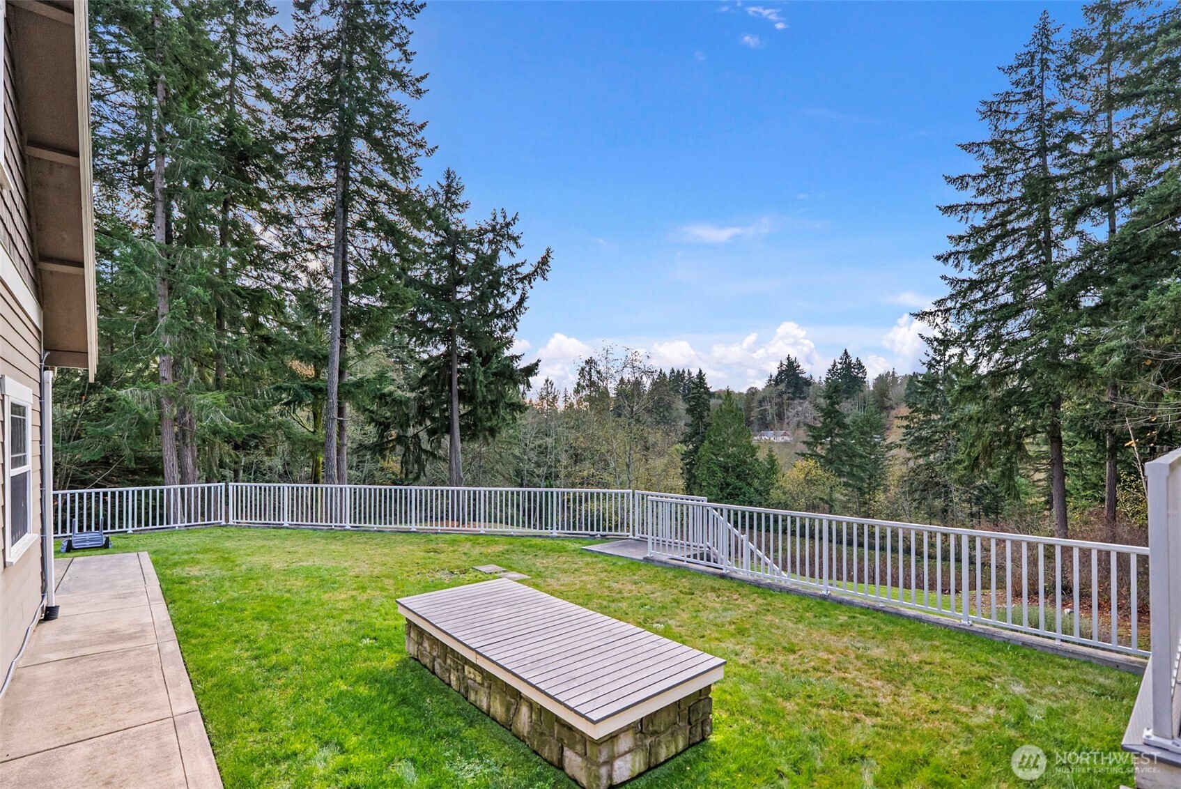 2300 NE Solar View Court , Poulsbo, WA 98370