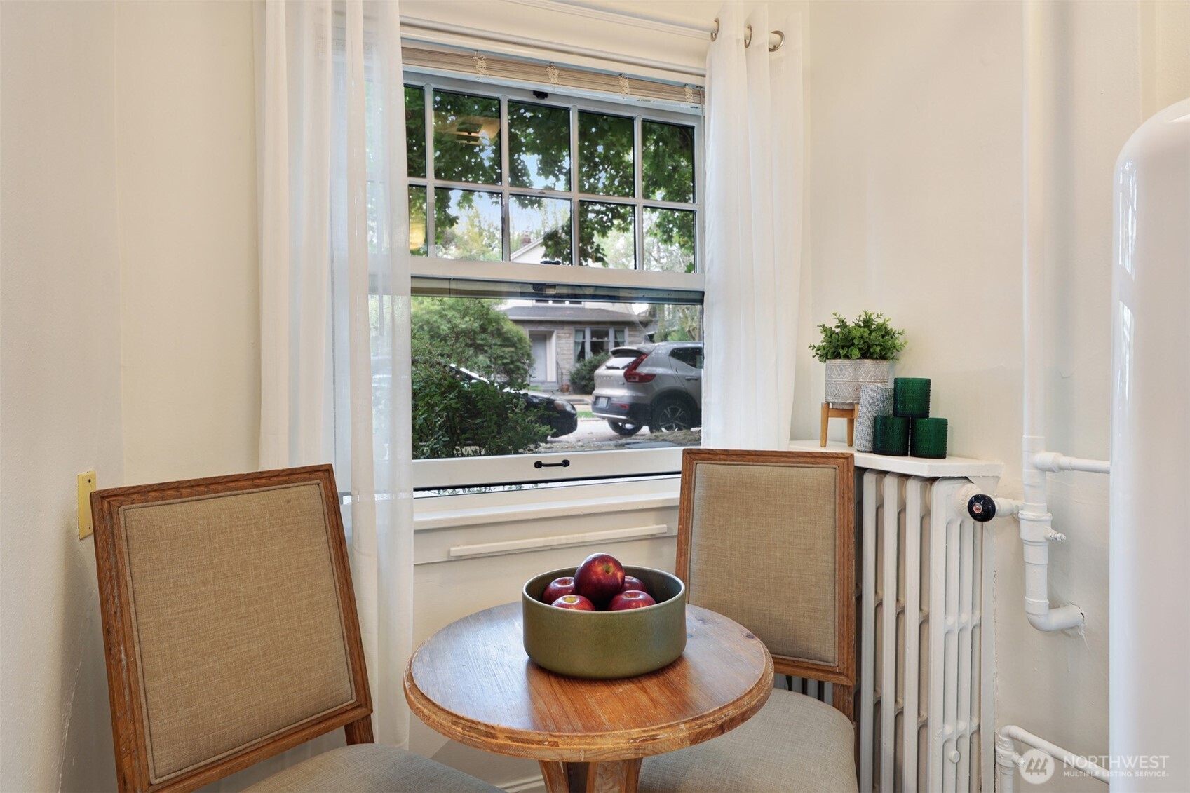 525 16th Avenue E #102, Seattle, WA 98112