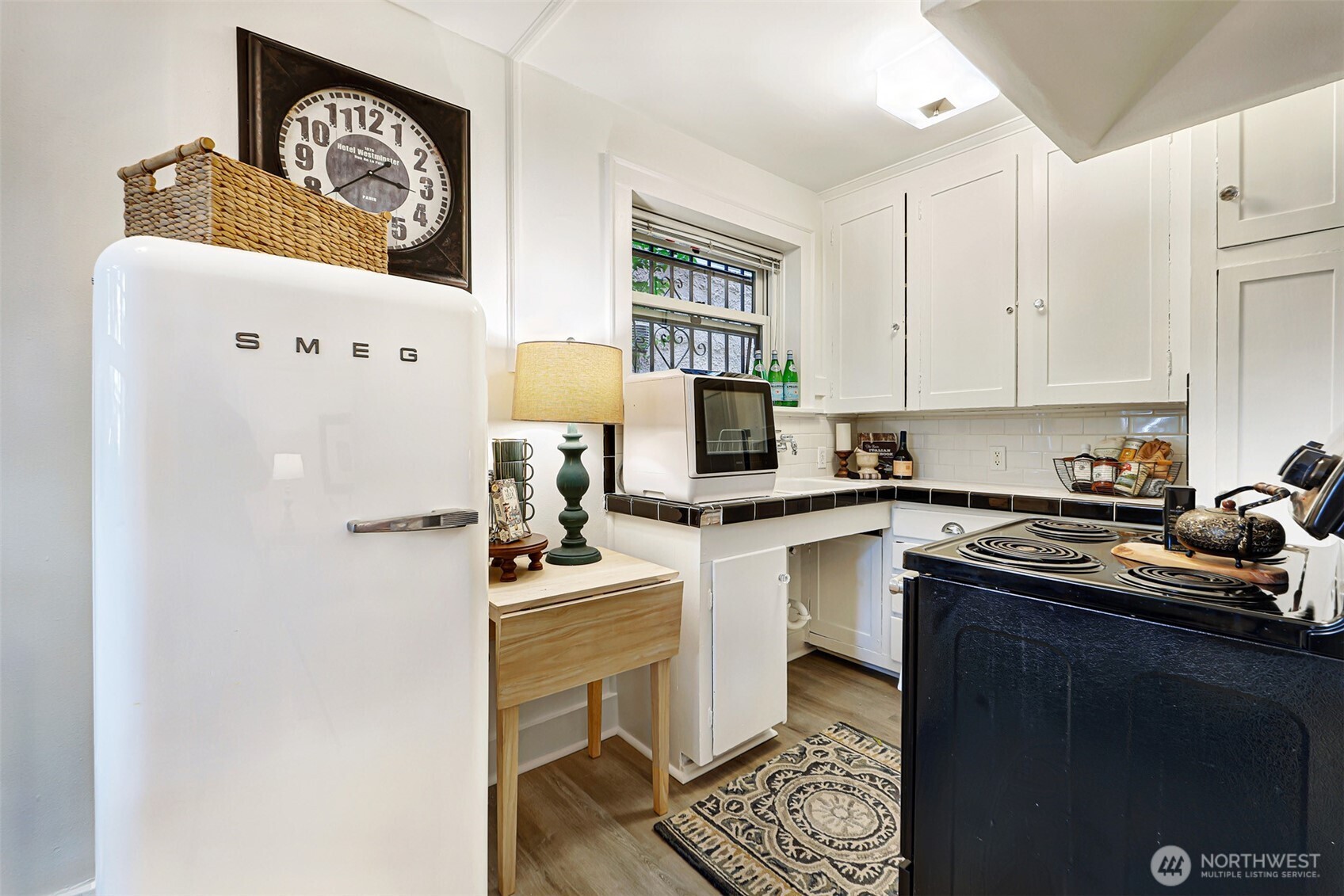 525 16th Avenue E #102, Seattle, WA 98112