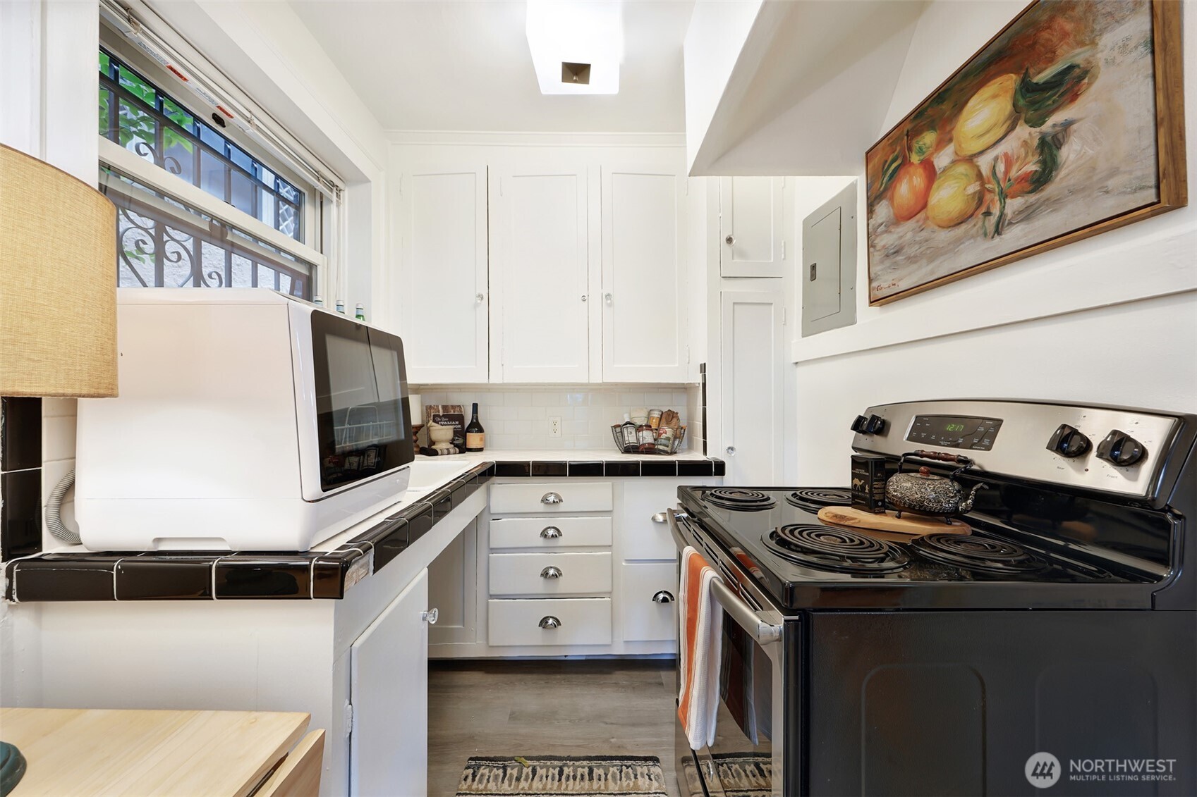 525 16th Avenue E #102, Seattle, WA 98112