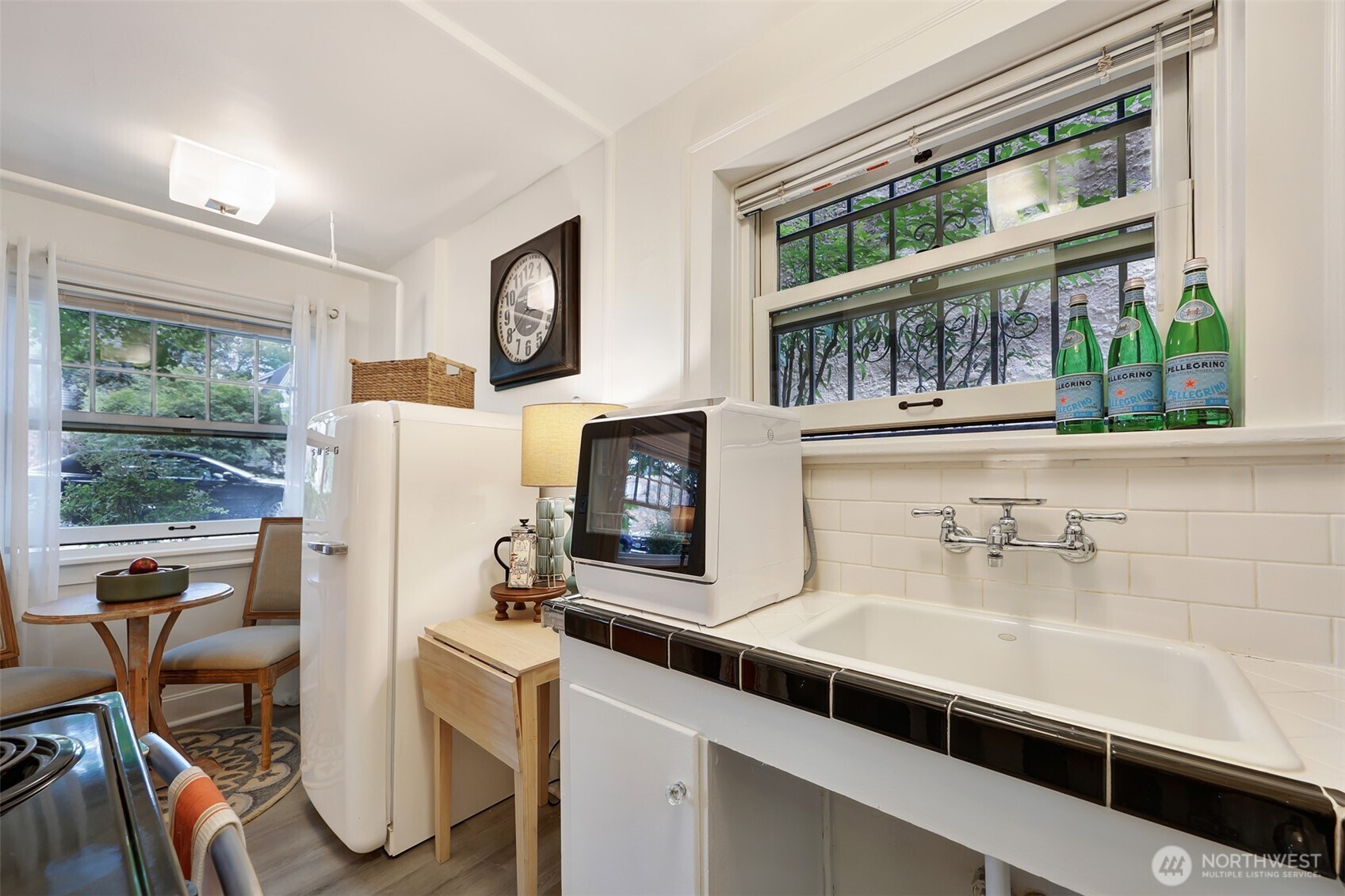 525 16th Avenue E #102, Seattle, WA 98112