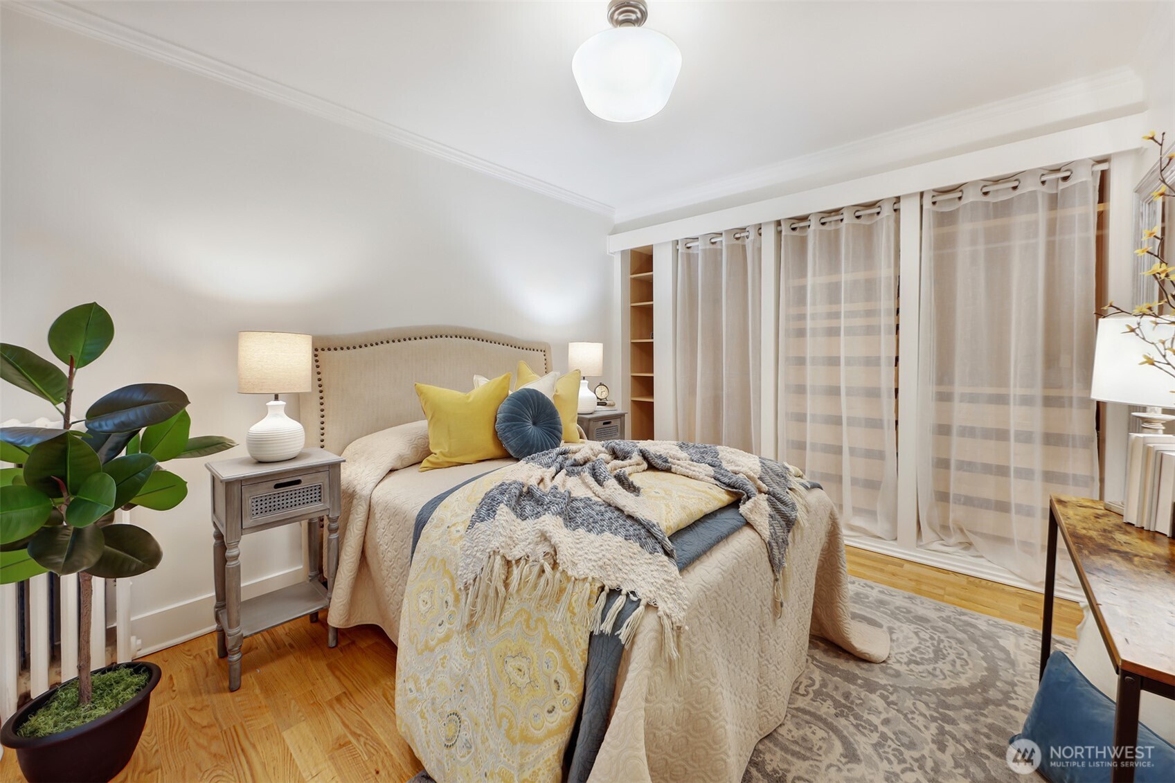 525 16th Avenue E #102, Seattle, WA 98112