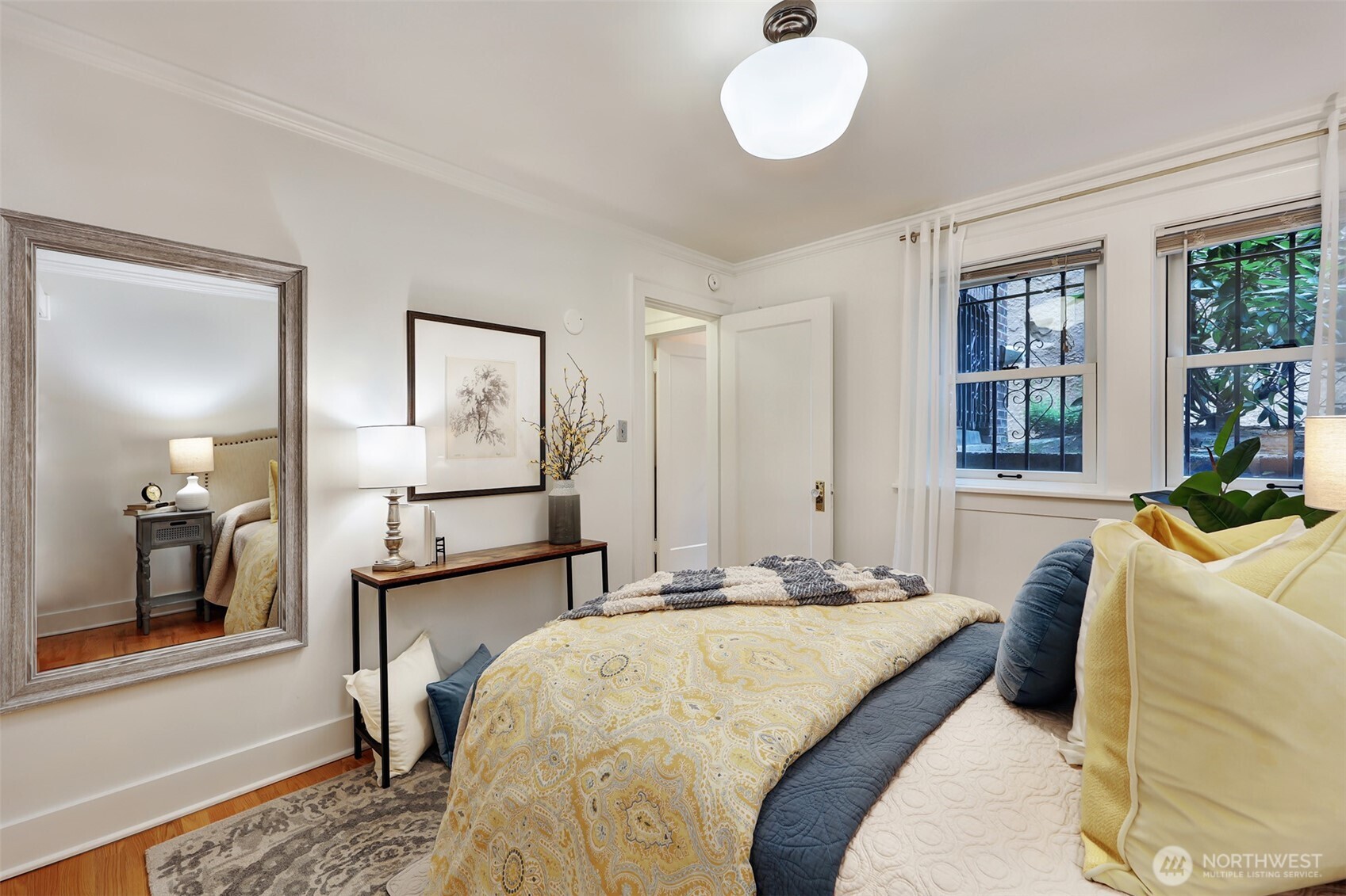 525 16th Avenue E #102, Seattle, WA 98112