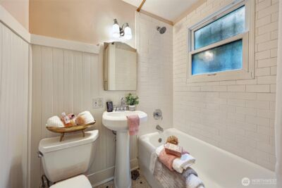 525 16th Avenue E #102, Seattle, WA 98112 - Photo 19