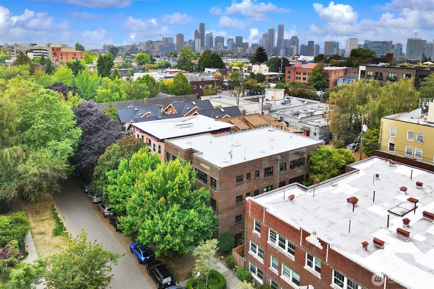 525 16th Avenue E #102, Seattle, WA 98112