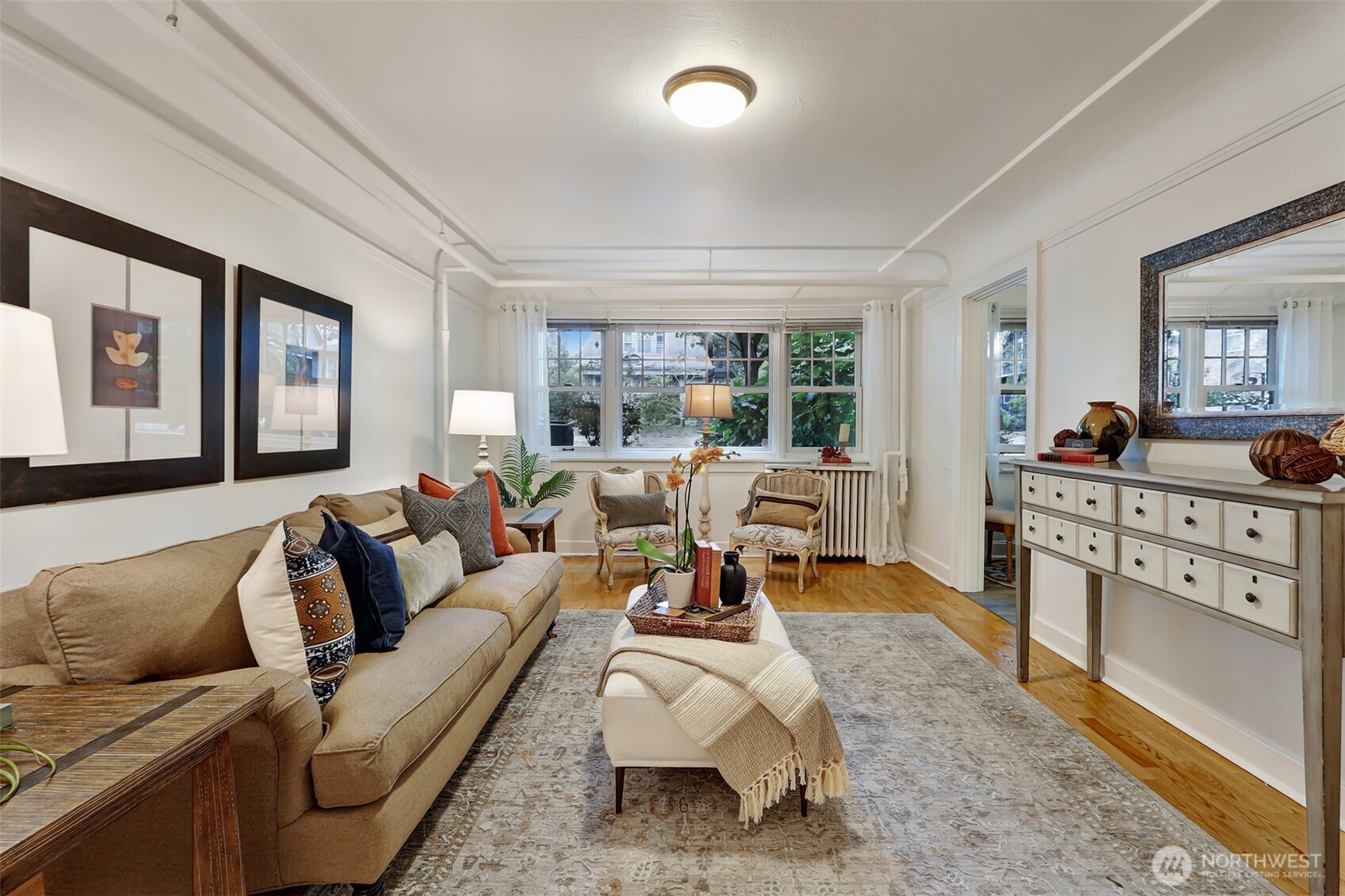 525 16th Avenue E #102, Seattle, WA 98112