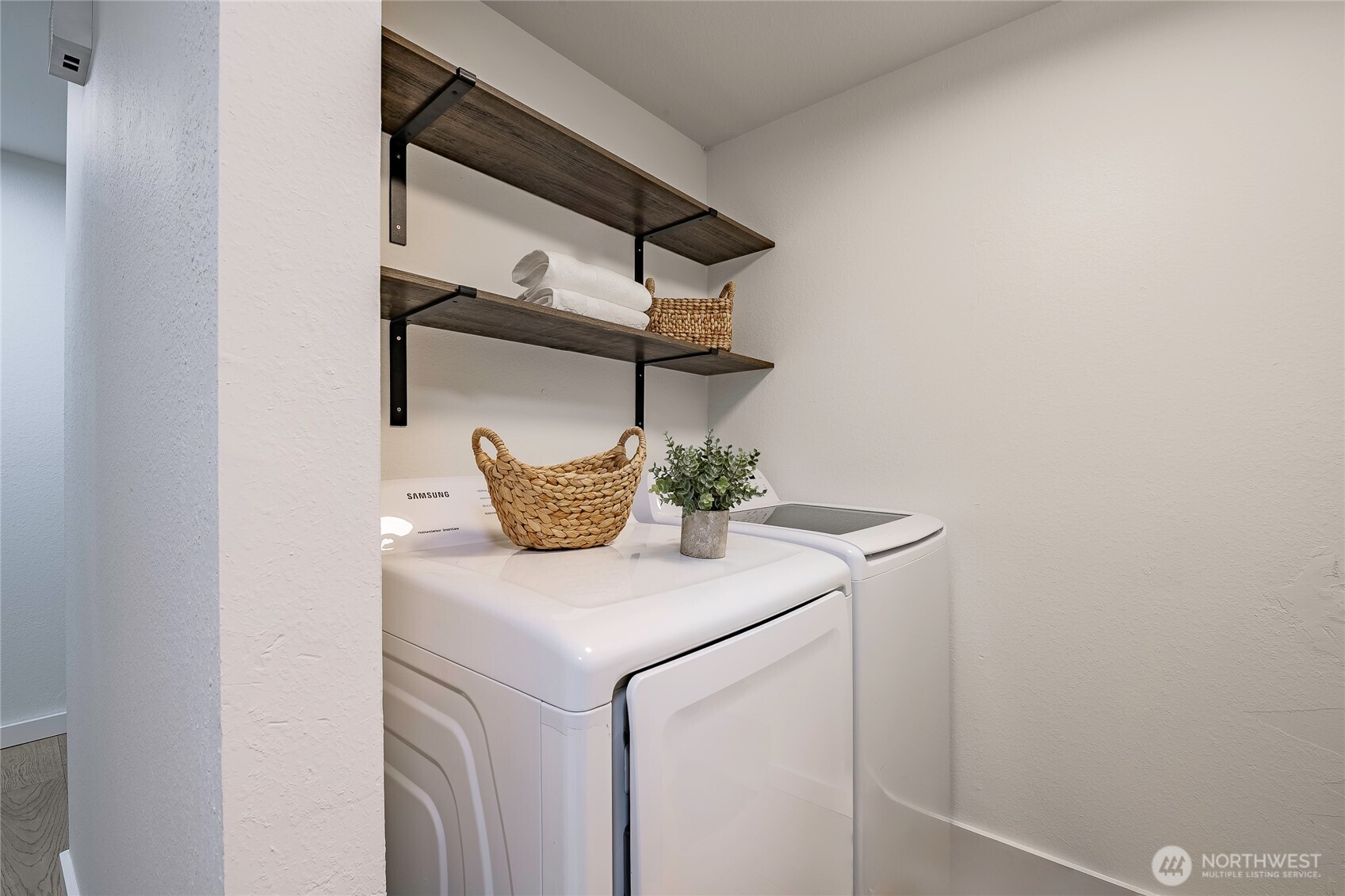1607 102nd Place NE #D1, Bellevue, WA 98004