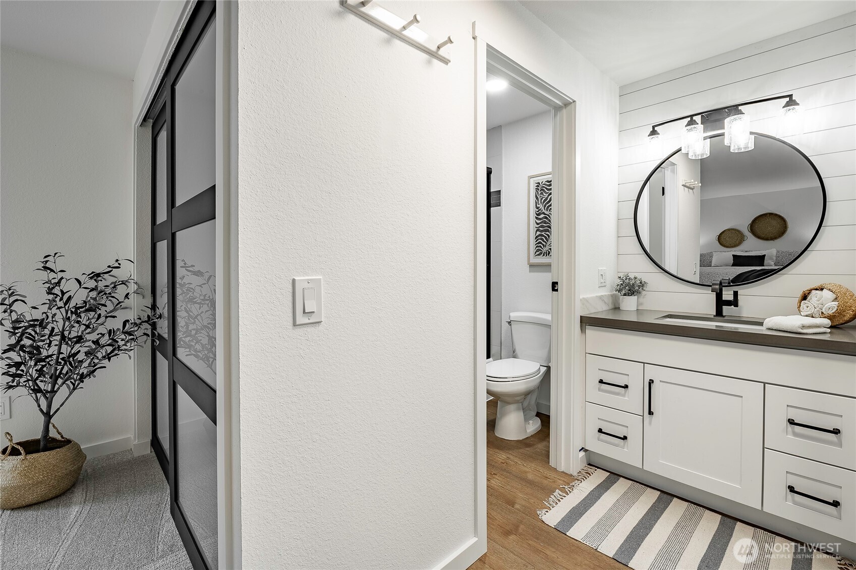 1607 102nd Place NE #D1, Bellevue, WA 98004
