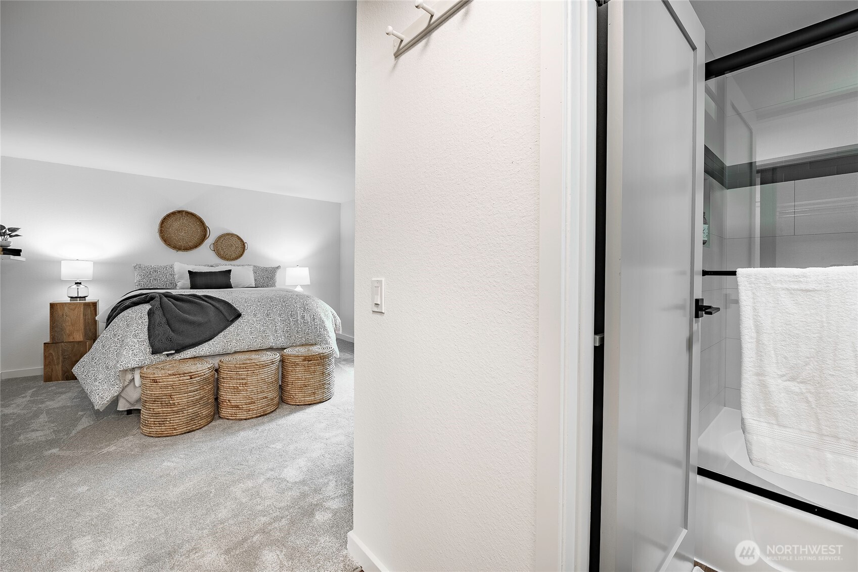 1607 102nd Place NE #D1, Bellevue, WA 98004